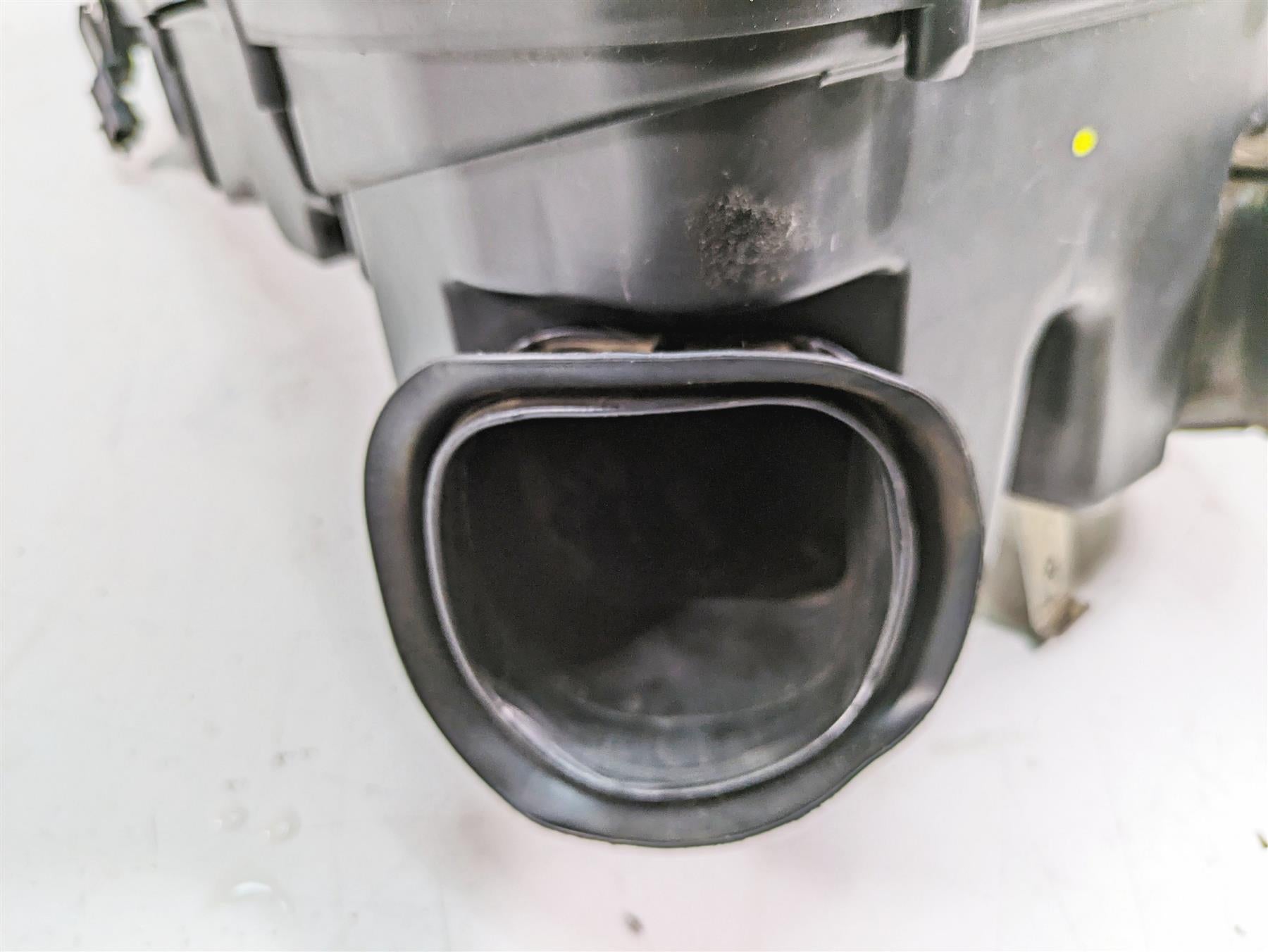 2020 Aprilia Tuono V4 Factory Air Filter Box Cleaner Velocity Stacks Set 858931 {{ shop.shopifyCountryName }} - Mototech271