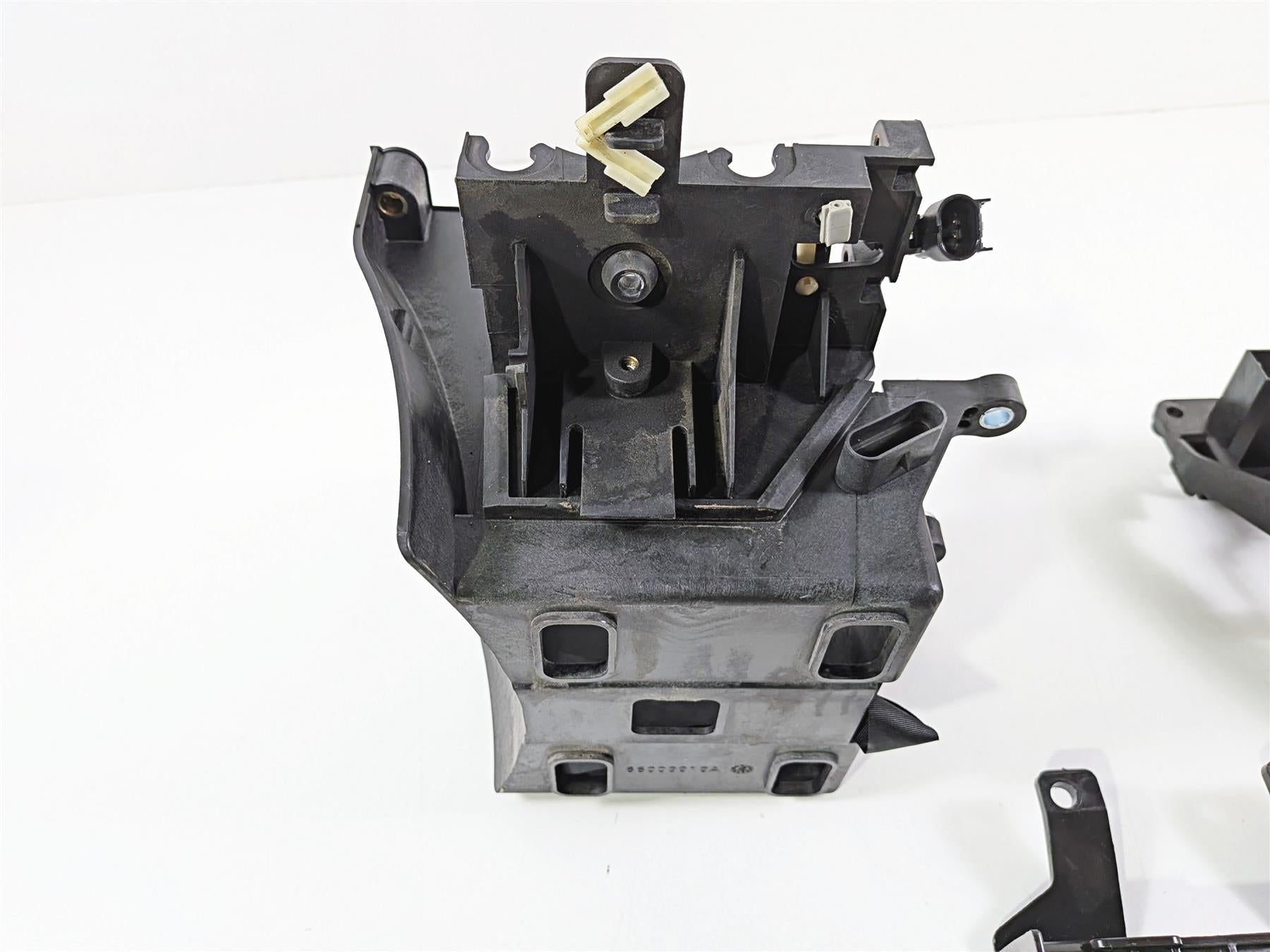 2018 Harley FLHTCU Touring Electra Glide Battery Tray & Ecm Holder 66000010A-Mototech271