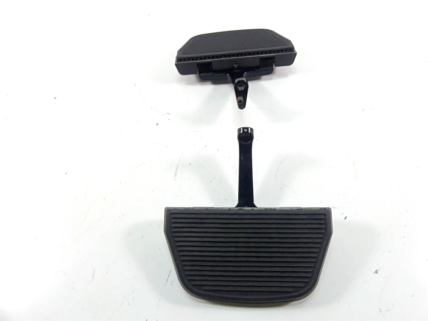 2007 Harley Touring FLHRC Road King Rear Passenger Floor Board Set 52719-93B {{ shop.shopifyCountryName }} - Mototech271