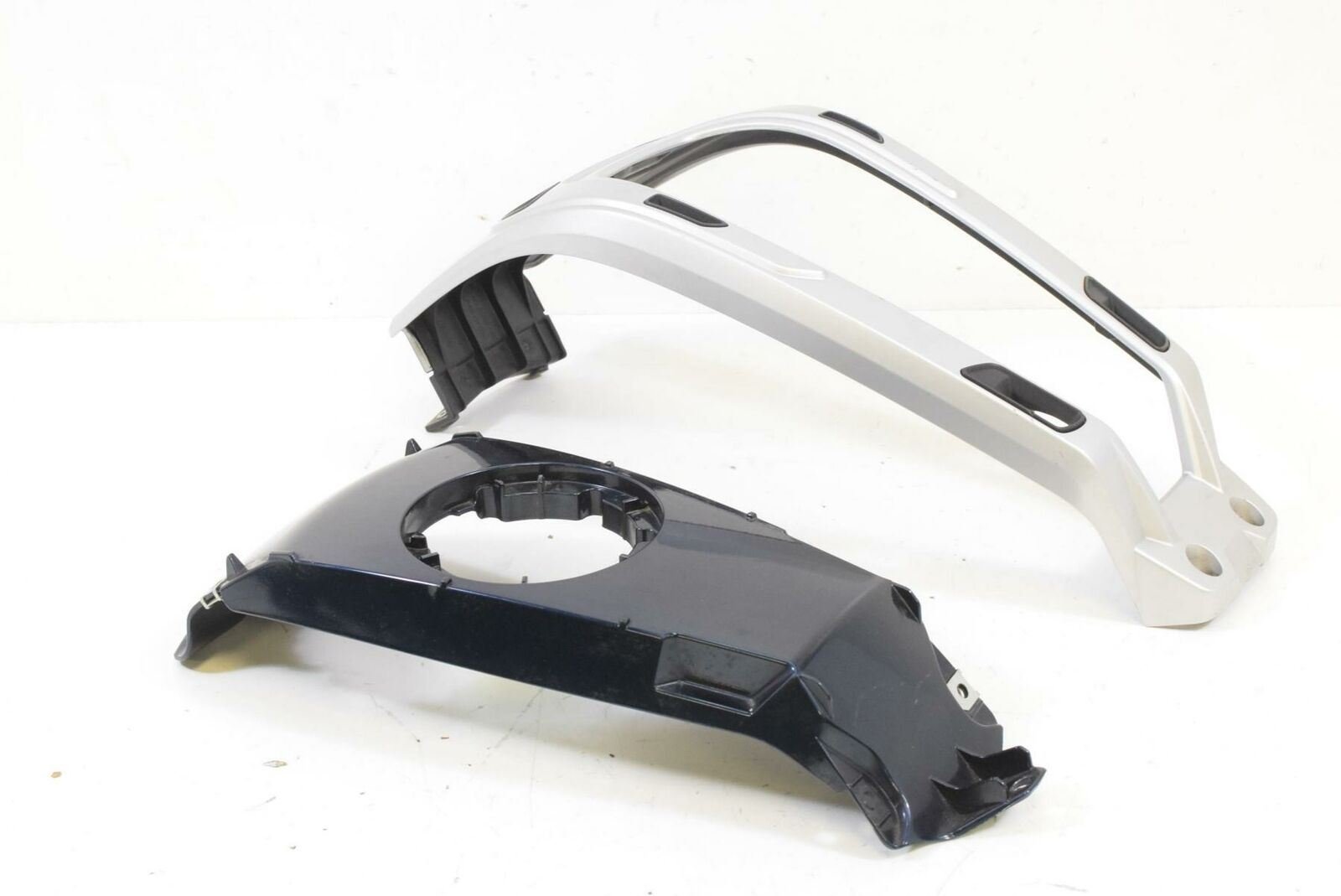 2013 BMW R1200 RT K26 Center Tank Cover With Luggage Rack 46637682974 {{ shop.shopifyCountryName }} - Mototech271
