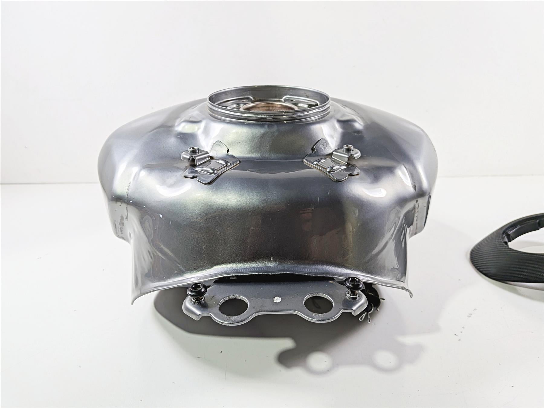 2025 CFMoto 450 SS Fuel Gas Tank + Upper Cover - Dent 6AQV-122000-1301-11 {{ shop.shopifyCountryName }} - Mototech271