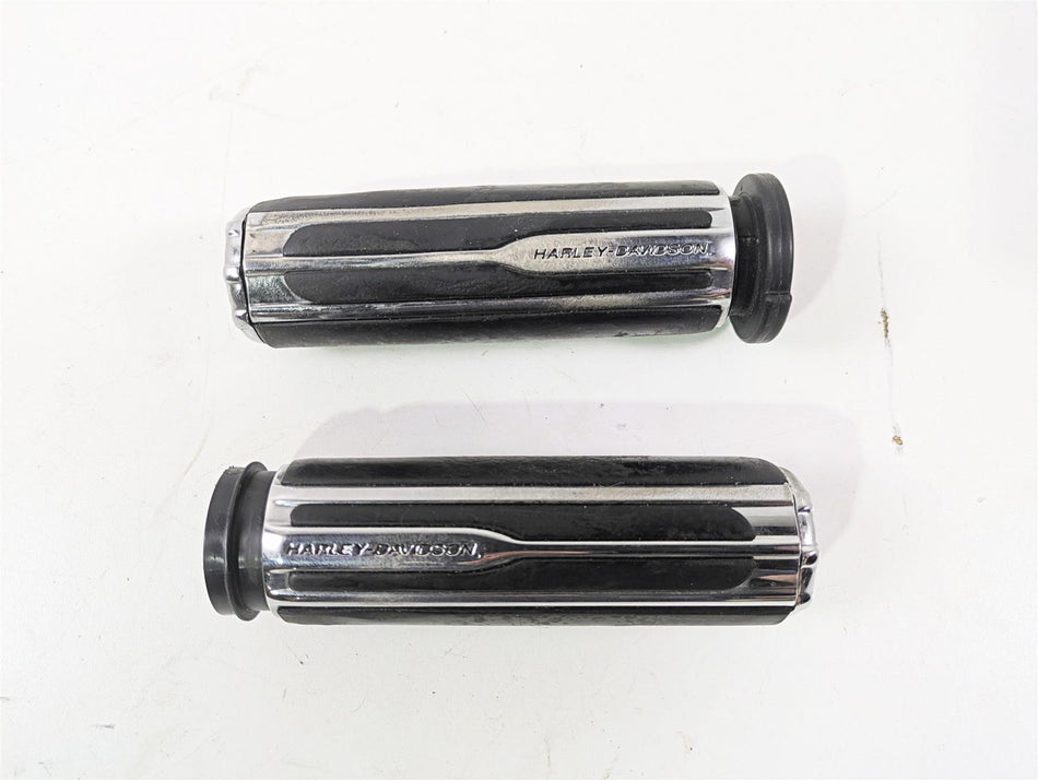 2010 Harley Touring FLHXSE CVO Street Glide Left Right Throttle Grips 55936-09 {{ shop.shopifyCountryName }} - Mototech271