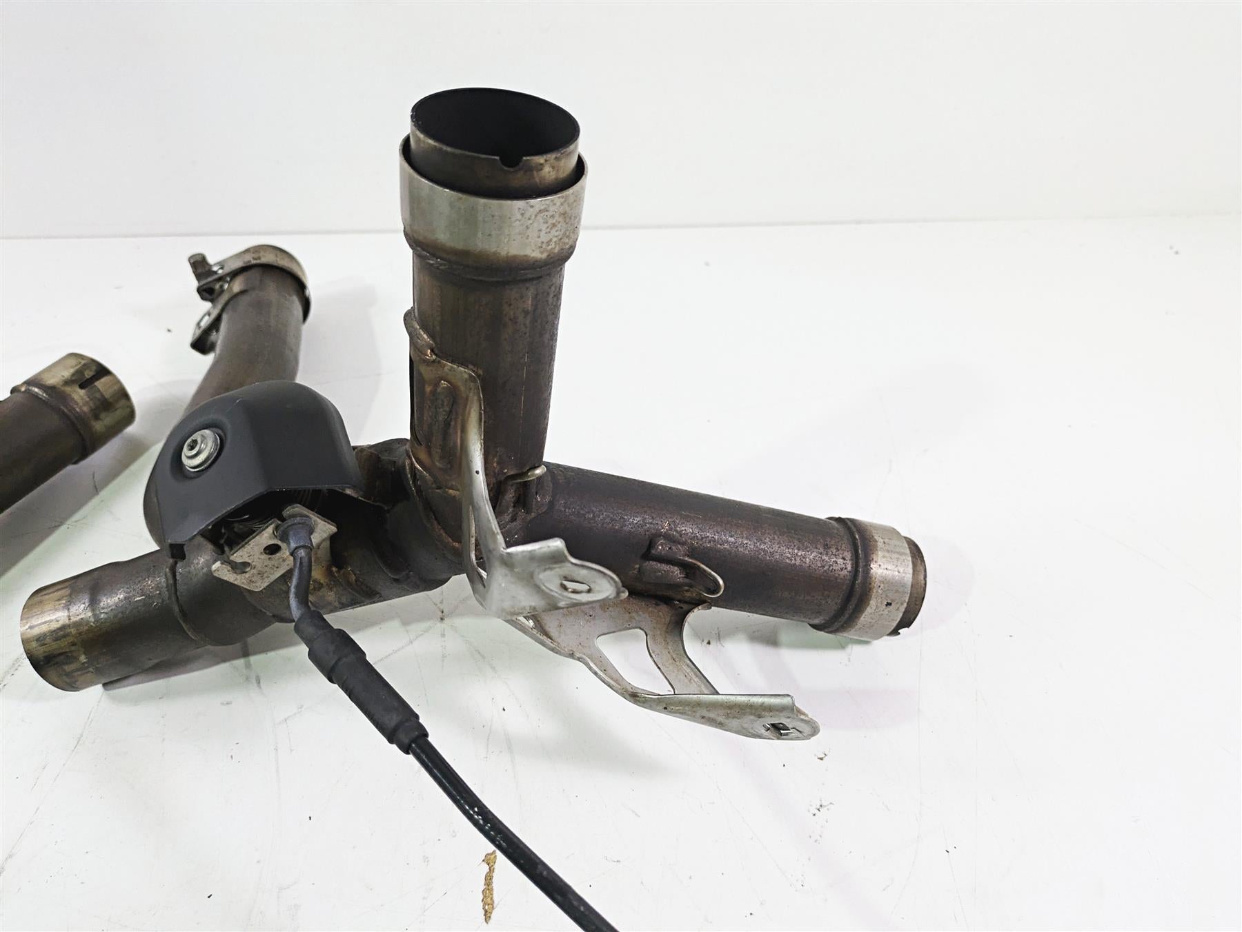 2009 Ducati Monster 1100 S Exhaust Header & Servo Motor Set 57211551B 59340301A {{ shop.shopifyCountryName }} - Mototech271
