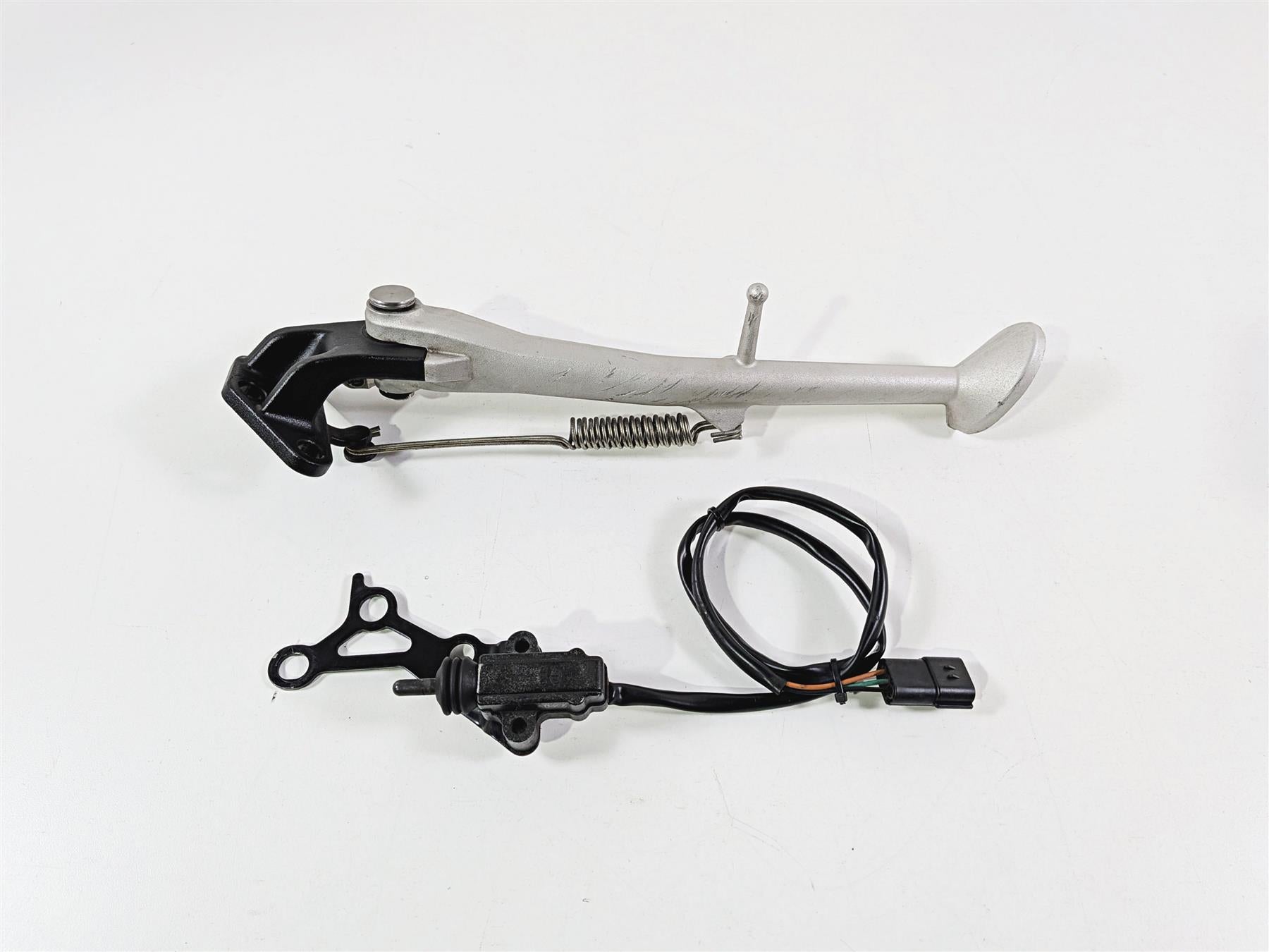 2019 Triumph Speed Triple RS 1050 Side Kickstand Kick Stand & Switch T2089733 {{ shop.shopifyCountryName }} - Mototech271