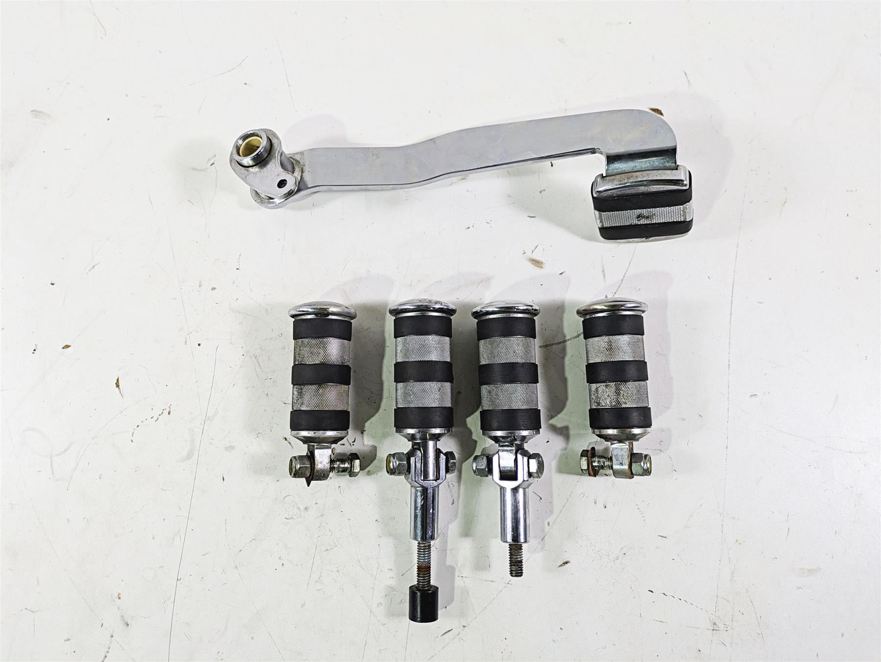 2003 Harley Softail FXSTDI Deuce 100th Brake Pedal & Footpeg Foot Peg Rest Set {{ shop.shopifyCountryName }} - Mototech271
