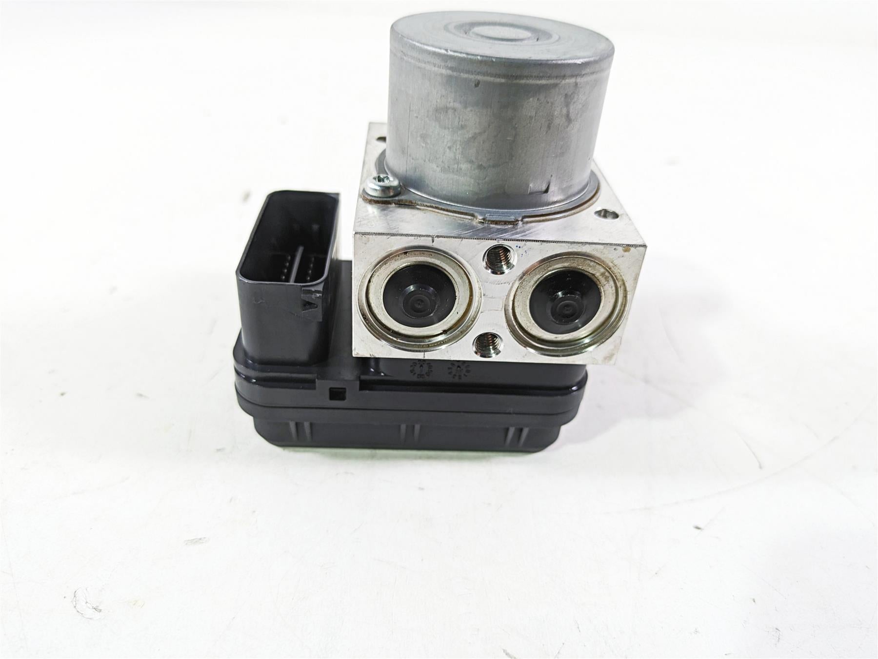 2021 Yamaha Tenere 700 XTZ7 Abs Brake Pump Unit Module BW3-85930-09-00 {{ shop.shopifyCountryName }} - Mototech271
