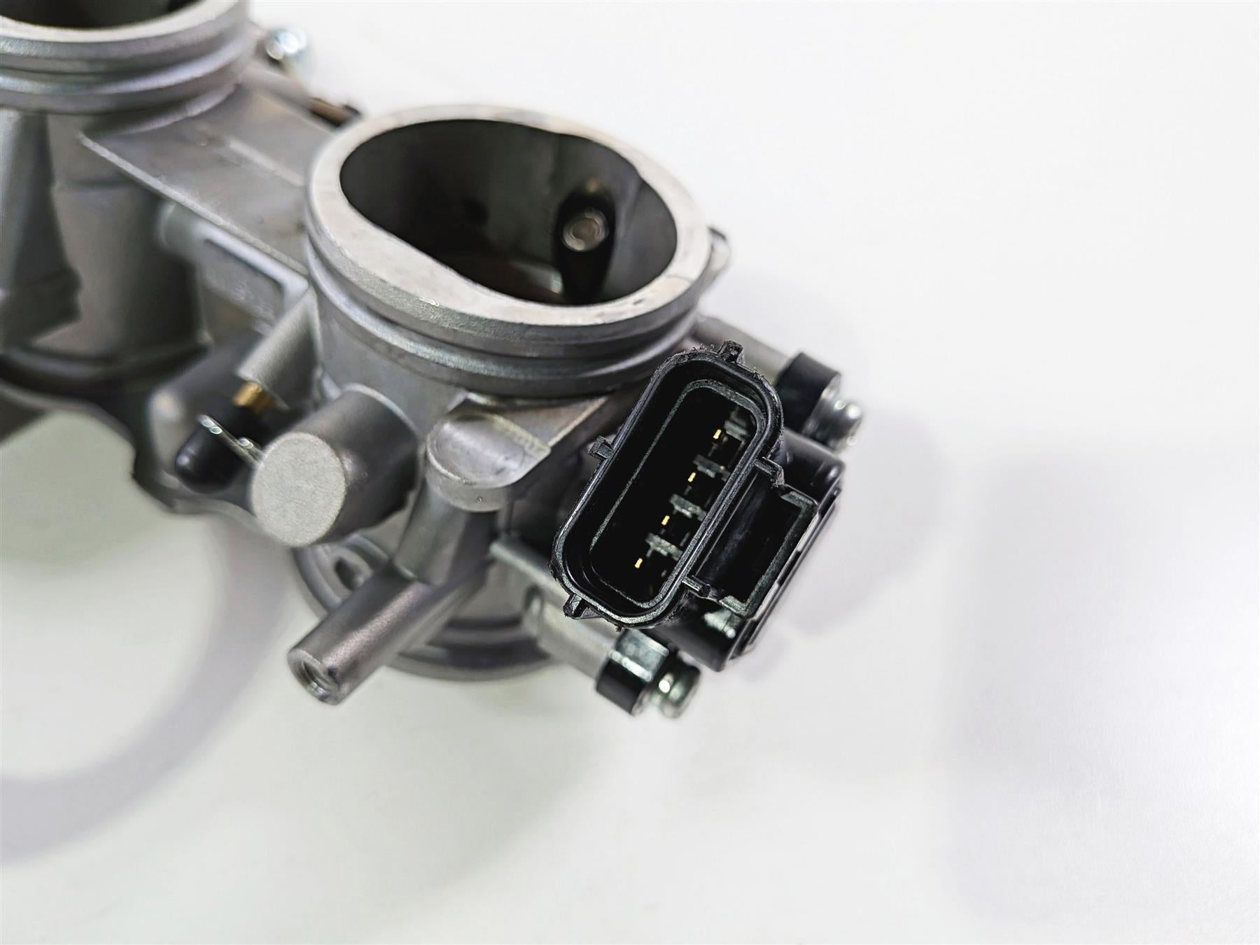 2024 Yamaha YZF R1 RN65 Mikuni Throttle Body Bodies B3L-13750-12-00 {{ shop.shopifyCountryName }} - Mototech271