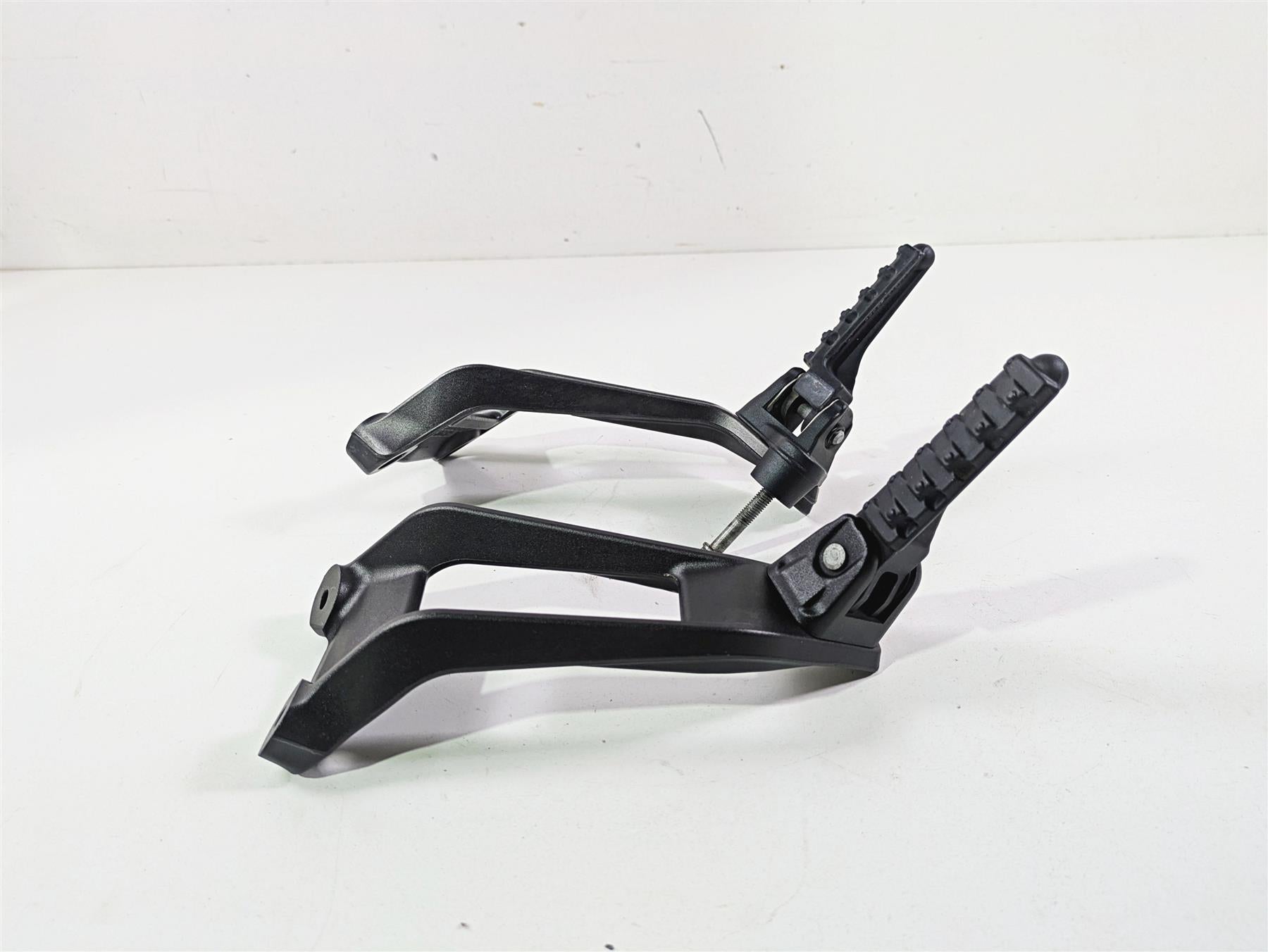 2018 KTM 1290 Super Duke R Rear Passenger Footpeg Set 6130304800033S {{ shop.shopifyCountryName }} - Mototech271