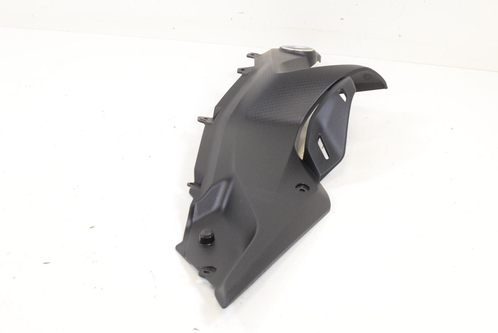 2016 BMW R1200RS R1200 RS K054 Right Between Leg Fairing Cover Panel 46638545320 {{ shop.shopifyCountryName }} - Mototech271