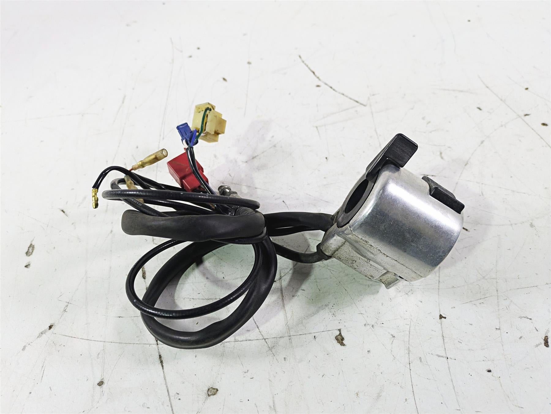 2002 Honda GL1500 CD Valkyrie Deluxe Left Hand Control Switch 35020-MZ0-670 {{ shop.shopifyCountryName }} - Mototech271
