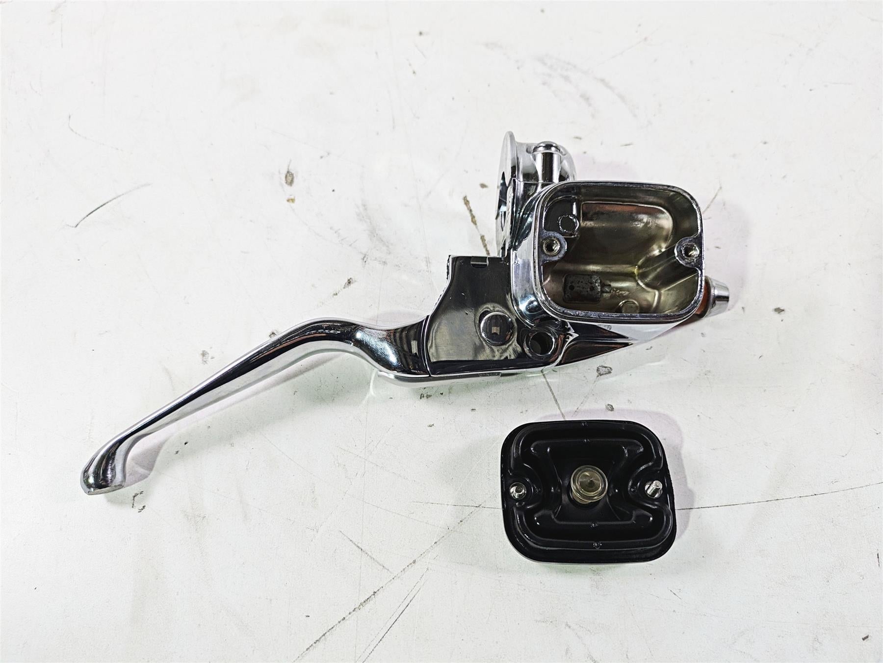 2004 Harley Softail FLSTF Fat Boy Chrome Brake Master Cylinder Set 9/16 45019-96 {{ shop.shopifyCountryName }} - Mototech271