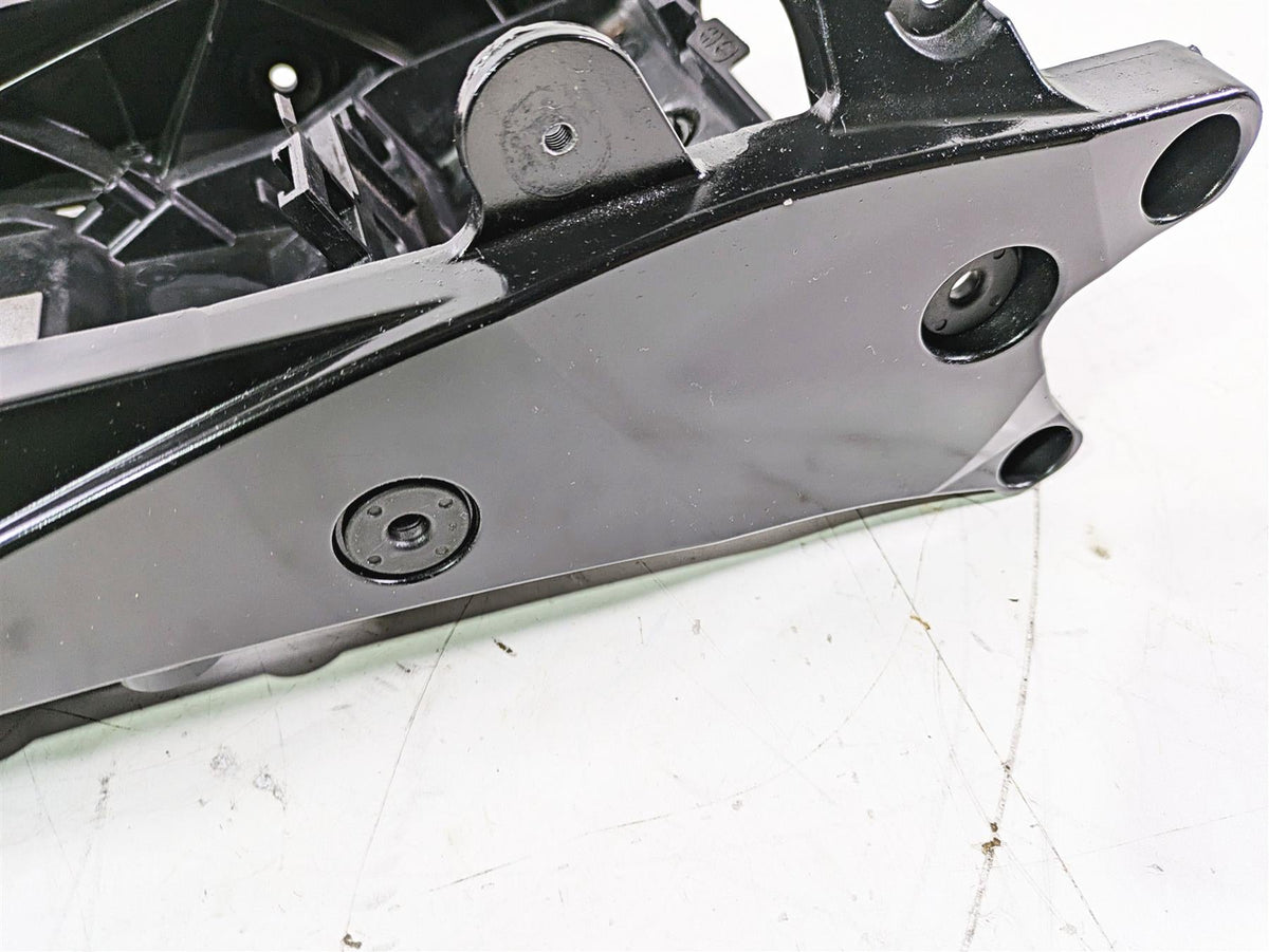2016 Suzuki GSXR1000 Straight Subframe Inner Fender Set 41211-47H00 41221-47H00 {{ shop.shopifyCountryName }} - Mototech271