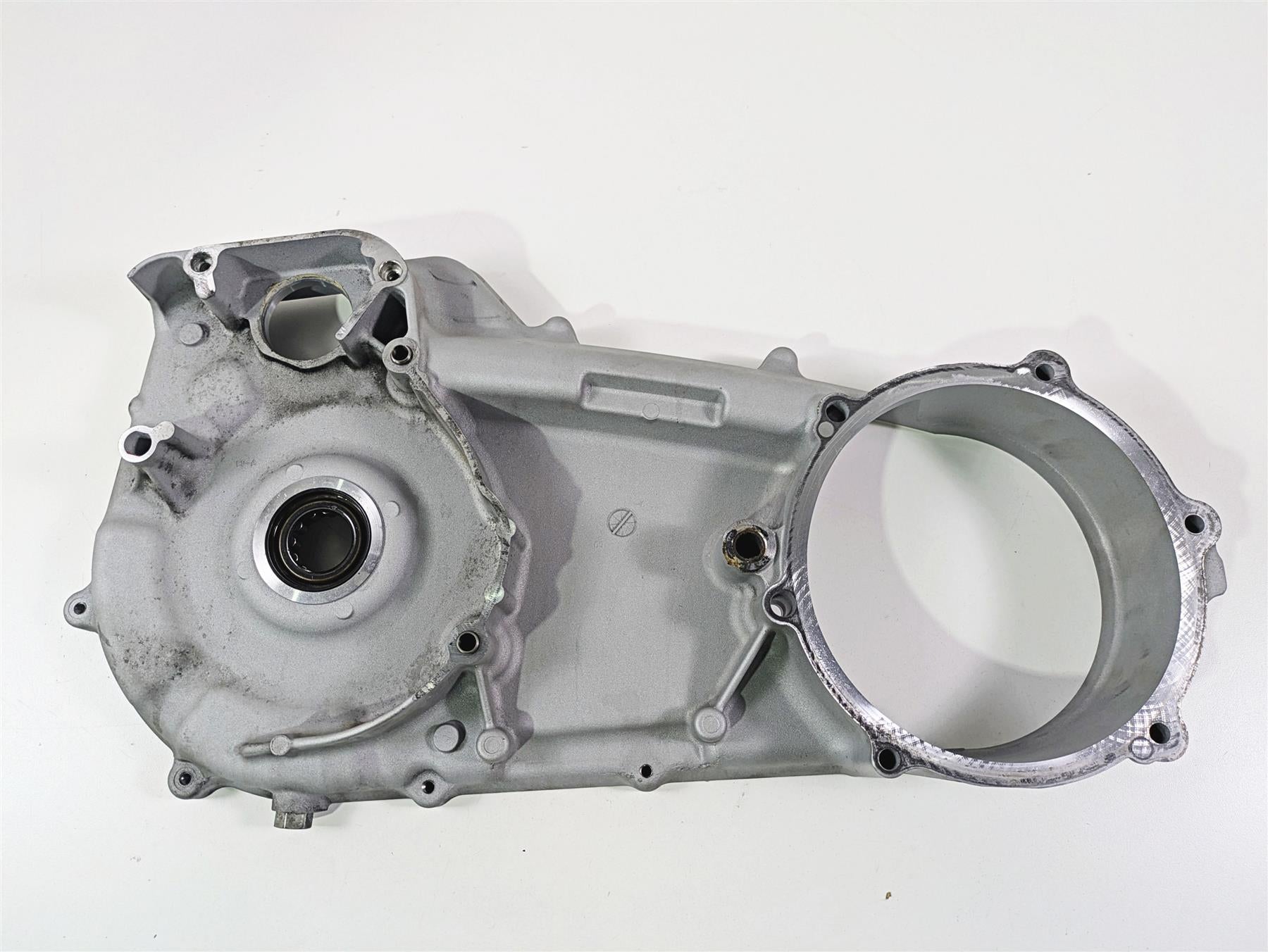 2009 Harley FXDC Dyna Super Glide Inner Primary Drive Clutch Cover Mid 60681-06B {{ shop.shopifyCountryName }} - Mototech271