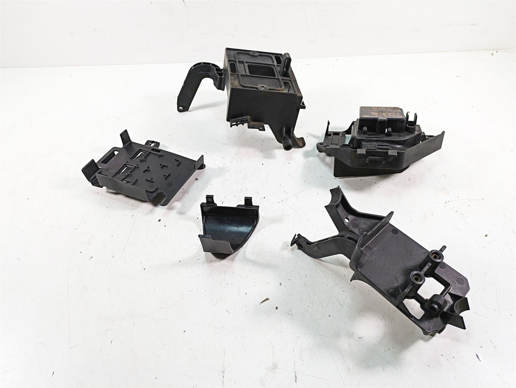 2008 Harley FLHTCU Electra Glide Plastic Battery Electrical Carrier Set 70348-08 {{ shop.shopifyCountryName }} - Mototech271