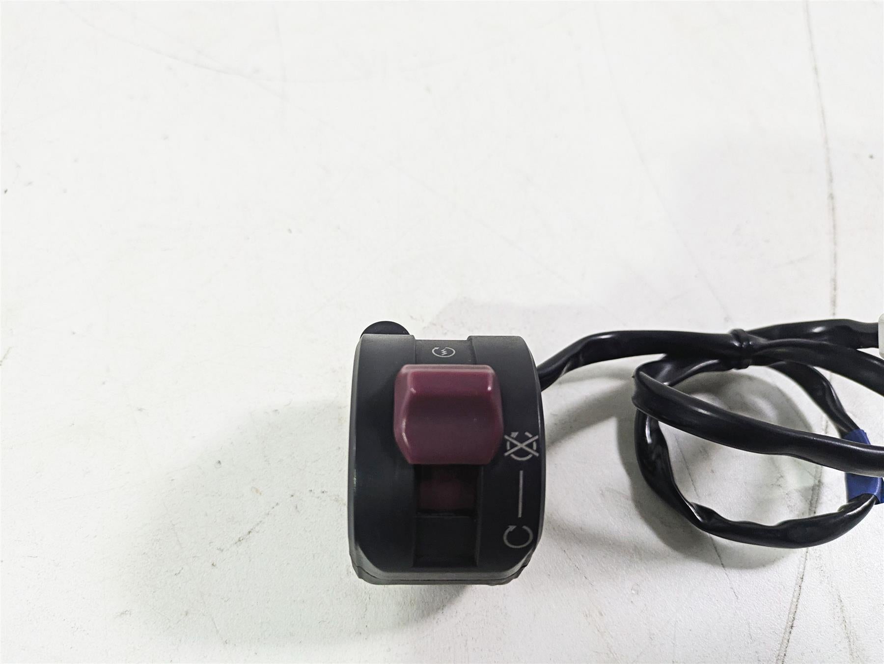 2015 Ducati Hypermotard 821 SP Right Hand Stat Stop Control Switch 65010121E {{ shop.shopifyCountryName }} - Mototech271