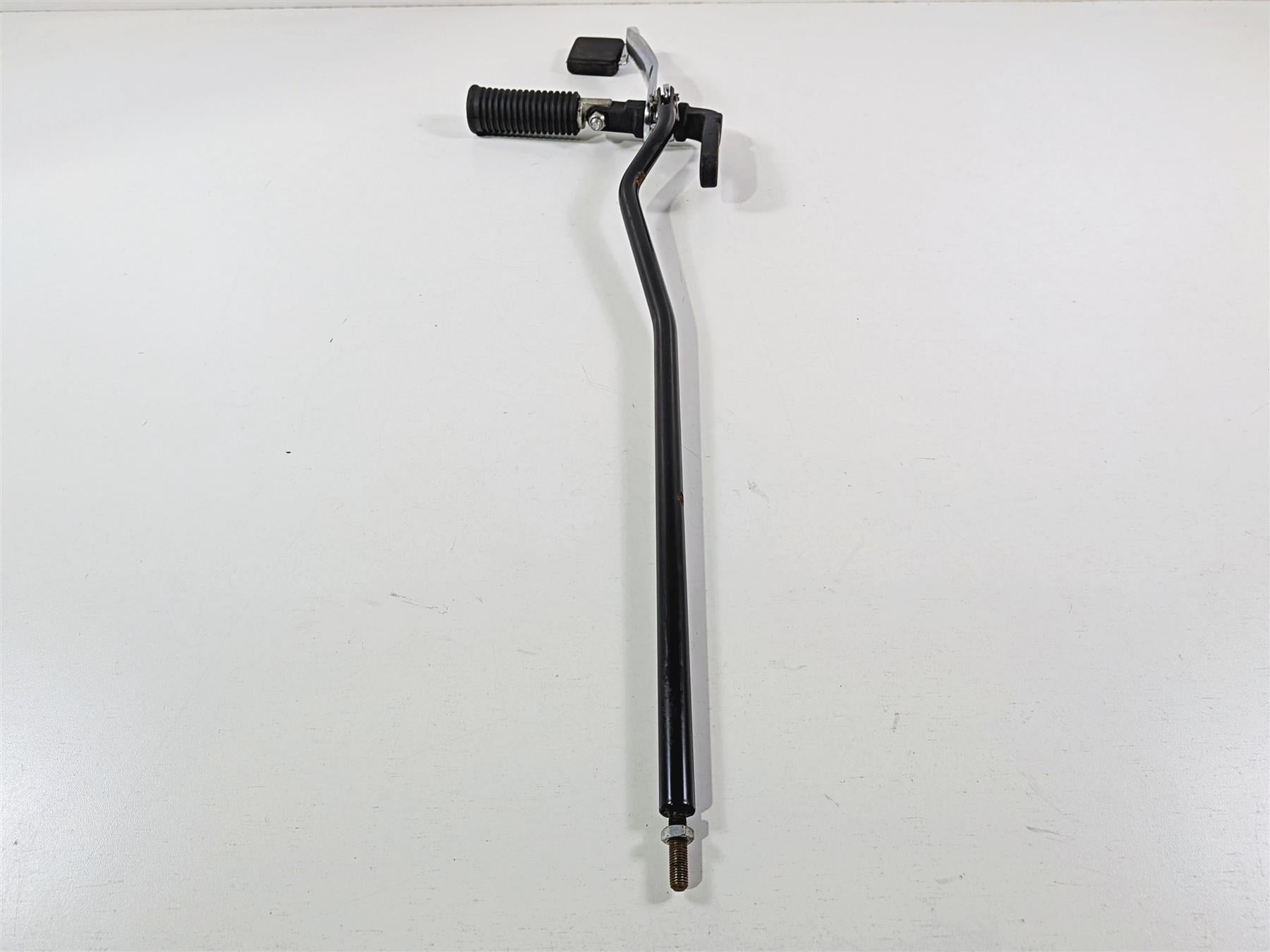 2011 Harley FXDF Dyna Fat Bob Front Right Forward Foot Peg & Br Pedal 42481-03A {{ shop.shopifyCountryName }} - Mototech271