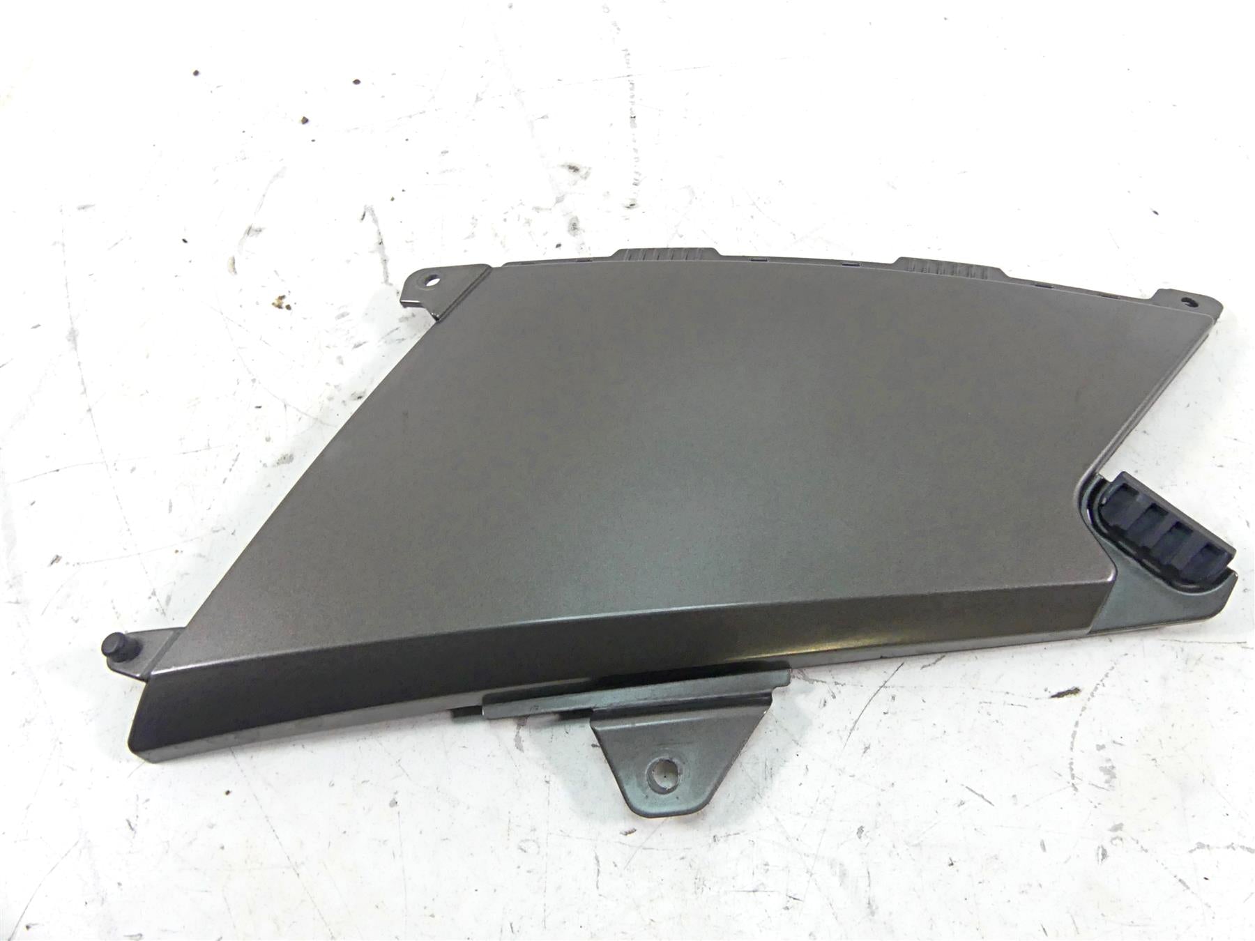 2009 BMW R1200 GS K25 Left Between Leg Side Cover Fairing 46637693433 {{ shop.shopifyCountryName }} - Mototech271