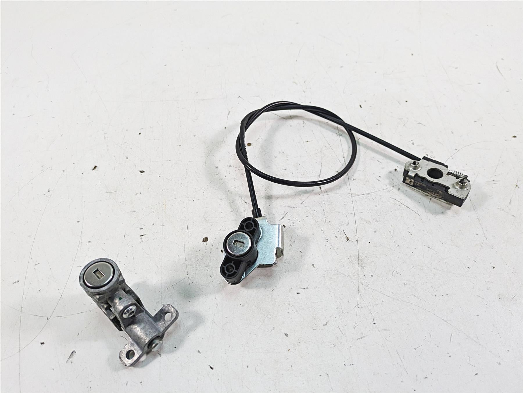 2022 Harley RA1250 S Pan America Steering Seat Lock Set - No Key 45600129 {{ shop.shopifyCountryName }} - Mototech271
