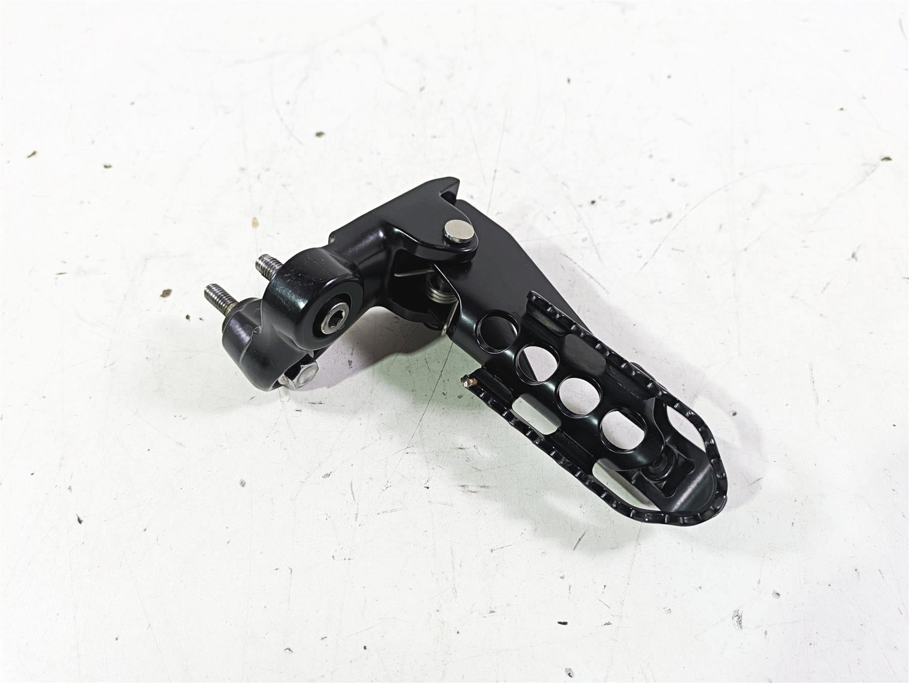 2020 Triumph Street Scrambler 900 Right Rider Footpeg Foot Peg T2081790 {{ shop.shopifyCountryName }} - Mototech271