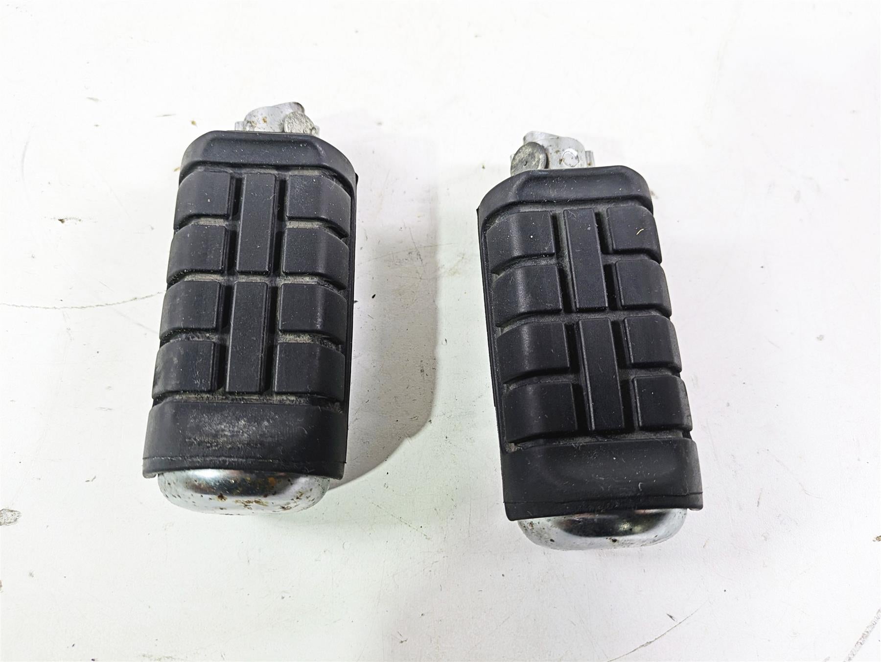 2002 Honda V-Twin VTX1800 C Rear Passenger Footpeg Set 50680-MCH-000 {{ shop.shopifyCountryName }} - Mototech271