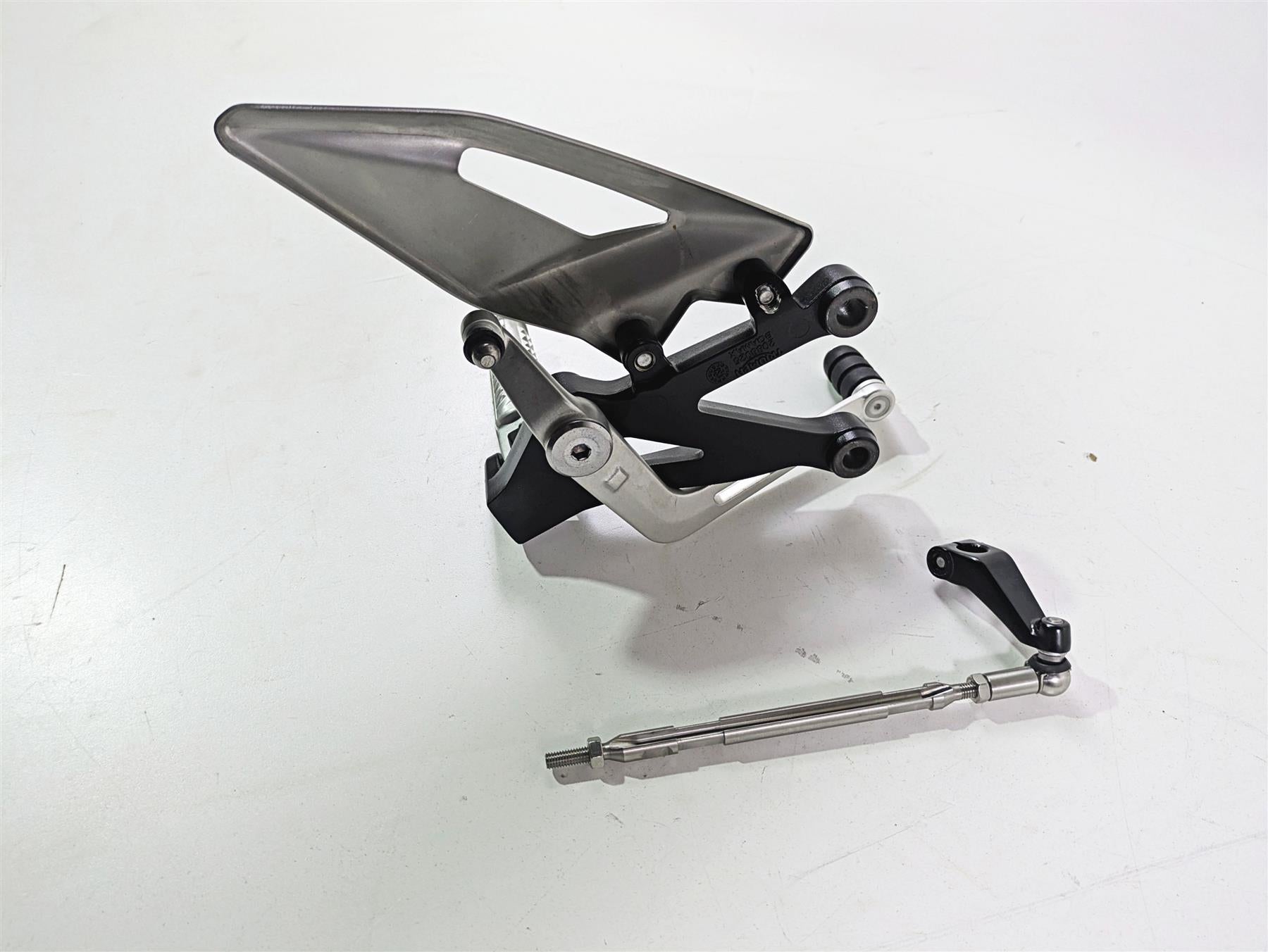 2024 Triumph Street Triple 765 R Left Rider Footpeg + Shifter & Links T2088025