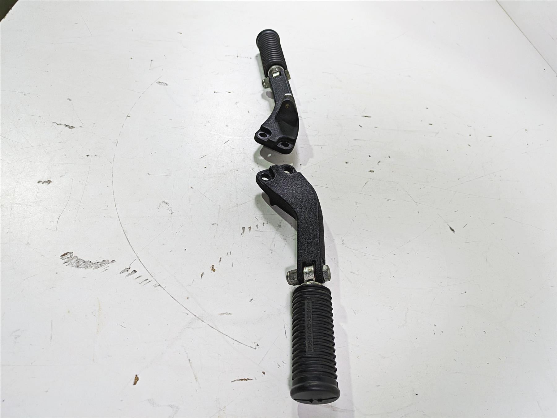 2012 Harley FLD Dyna Switchback Rear Passenger Footpeg Rest Set 49230-06 49224-06A {{ shop.shopifyCountryName }} - Mototech271