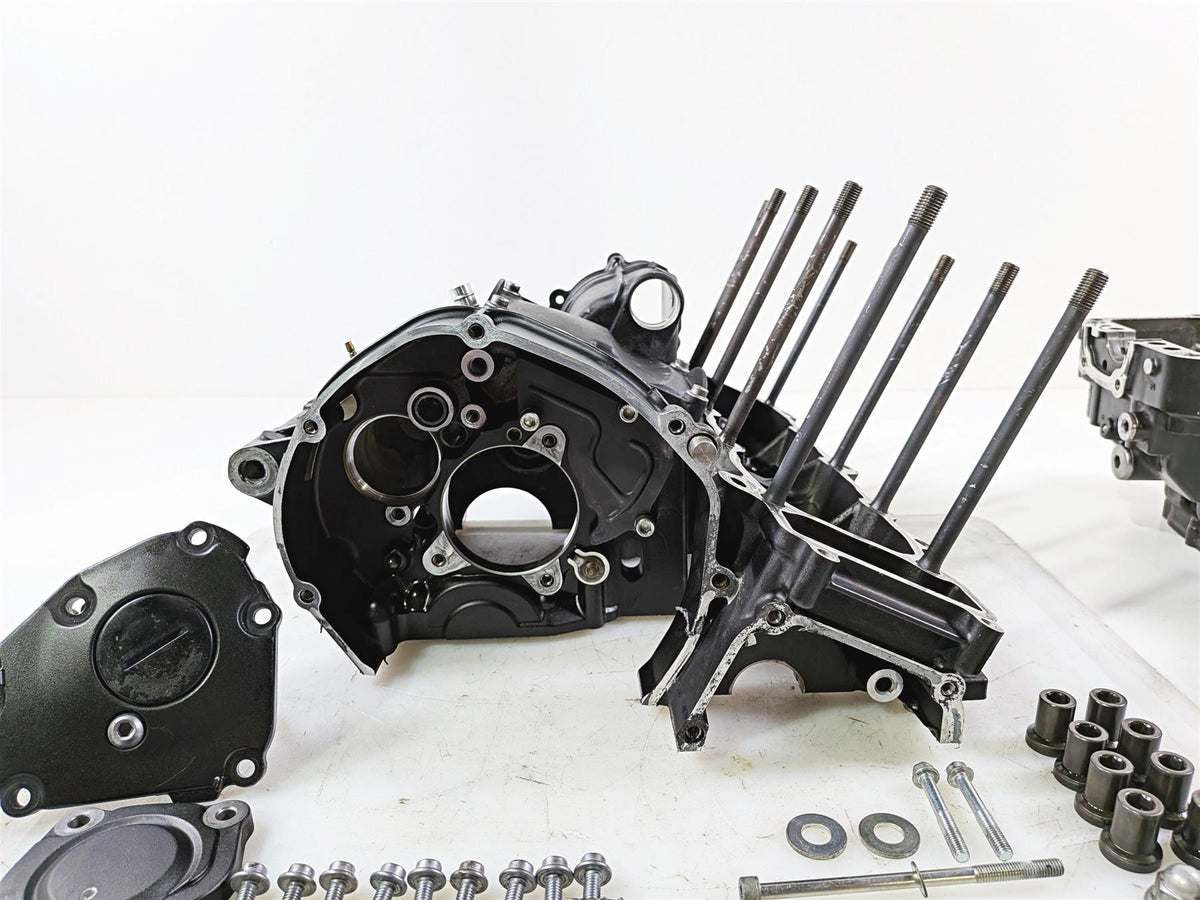 2008 Yamaha YZF R1 RN19 Engine Crank Case Set N516E 4C8-15100-00-00 4C8-15100-19 {{ shop.shopifyCountryName }} - Mototech271