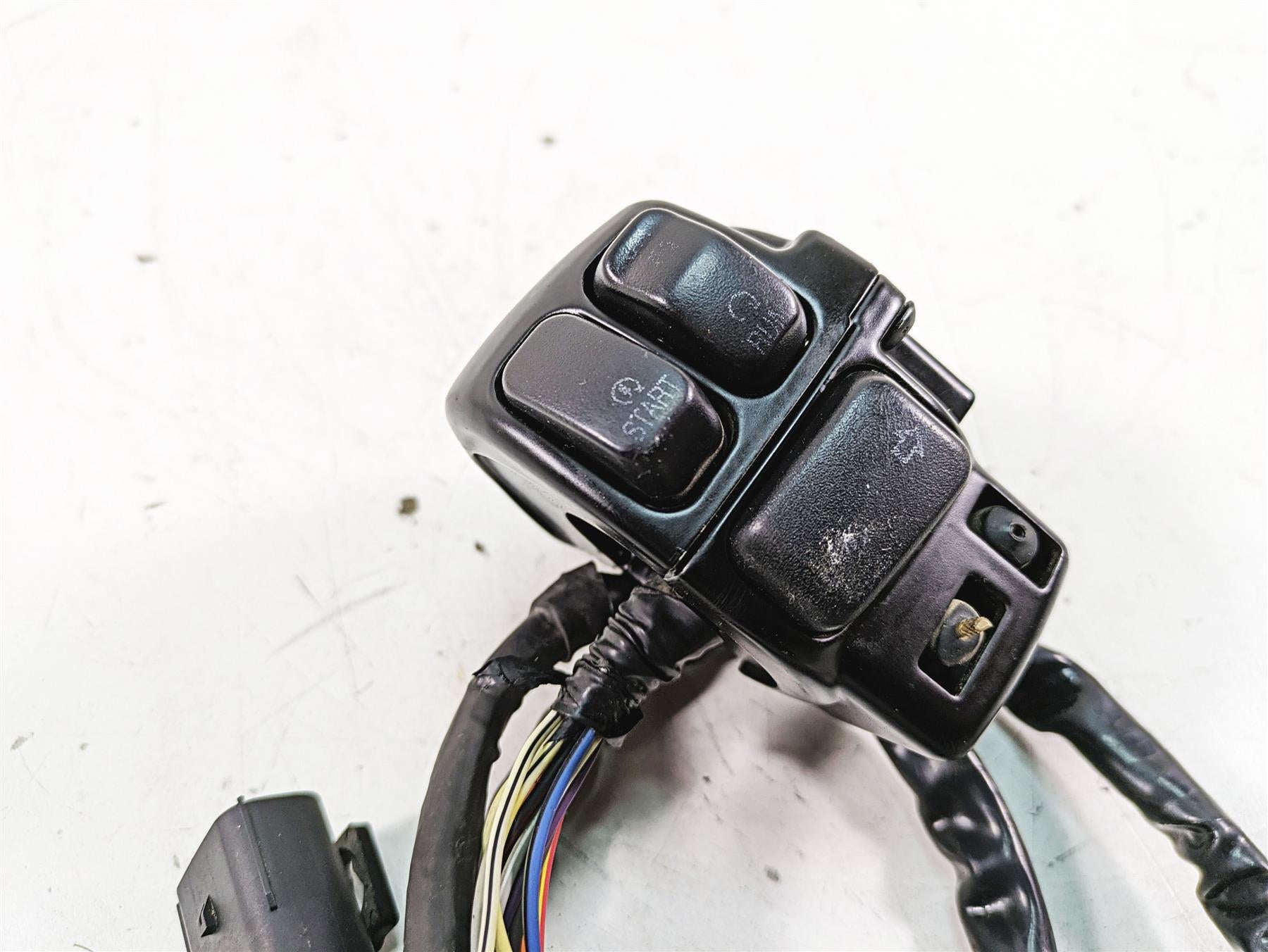 2013 Harley Touring FLHX Street Glide Right Hand Control Switch - Read 71684-06A {{ shop.shopifyCountryName }} - Mototech271