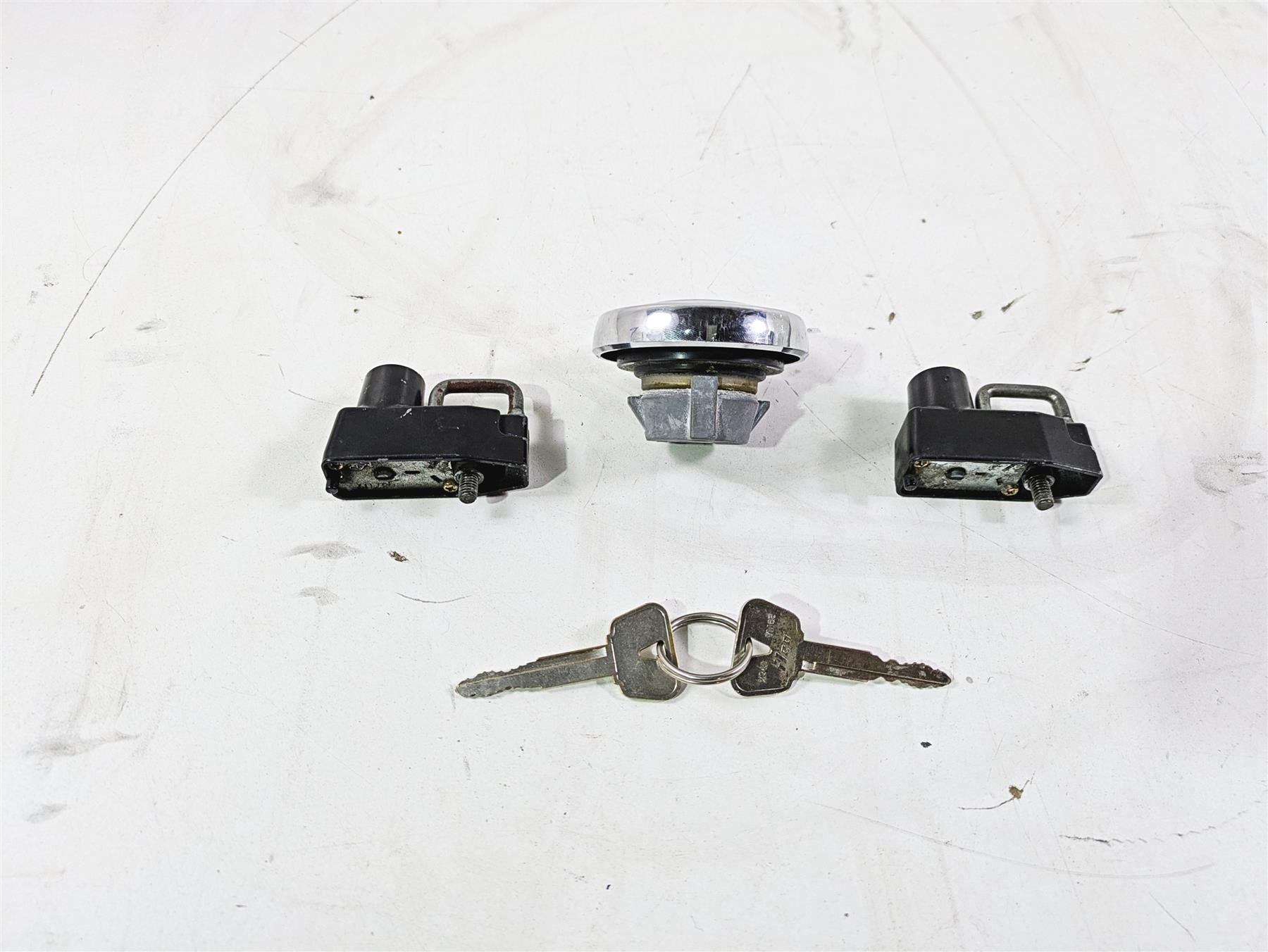 2004 Yamaha XVZ1300 Royal Star Gas Cap Helmet Locl & Key Set {{ shop.shopifyCountryName }} - Mototech271