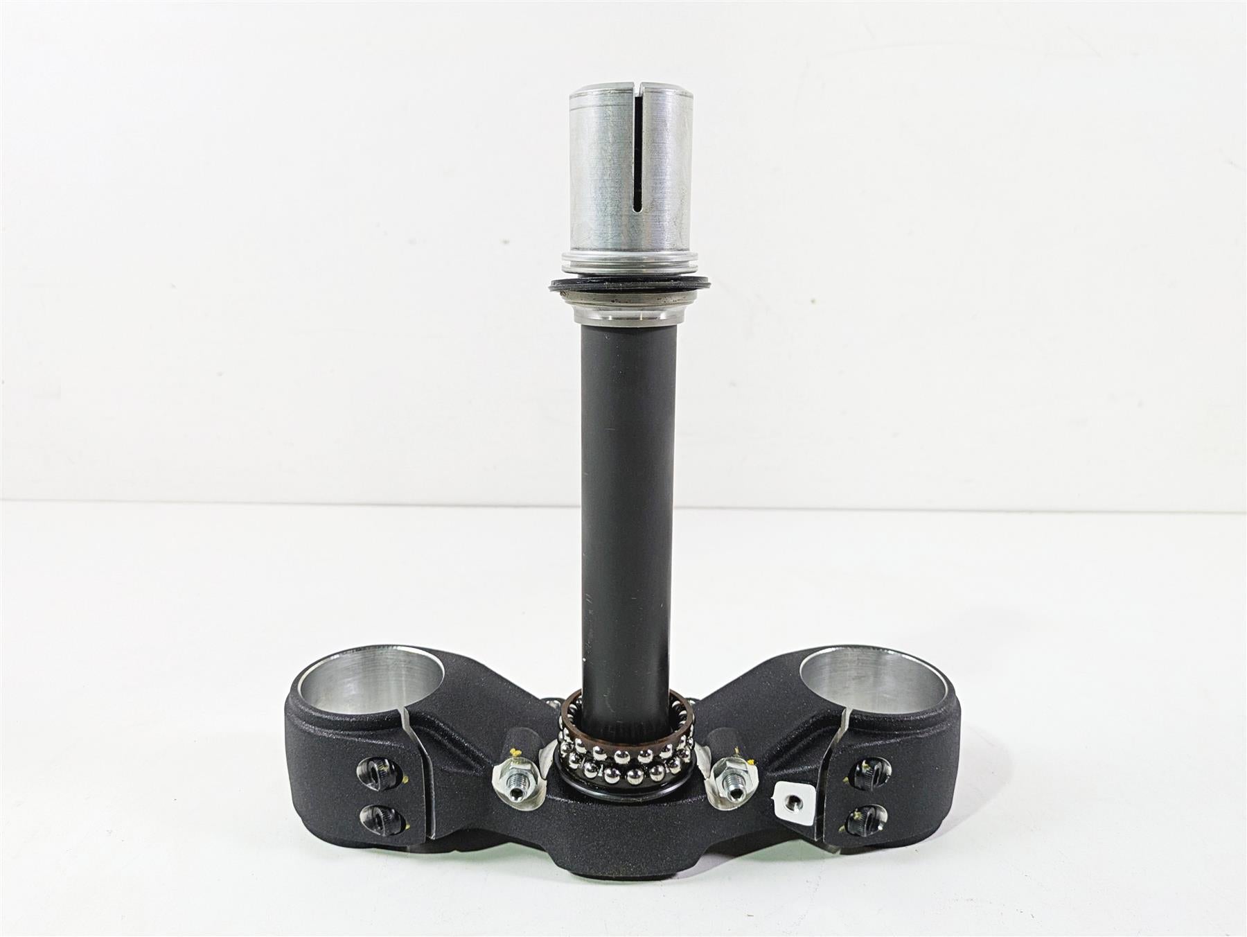 2022 Ducati Hypermotard 950 Lower Triple Tree Steering Clamp 342P1022AA {{ shop.shopifyCountryName }} - Mototech271