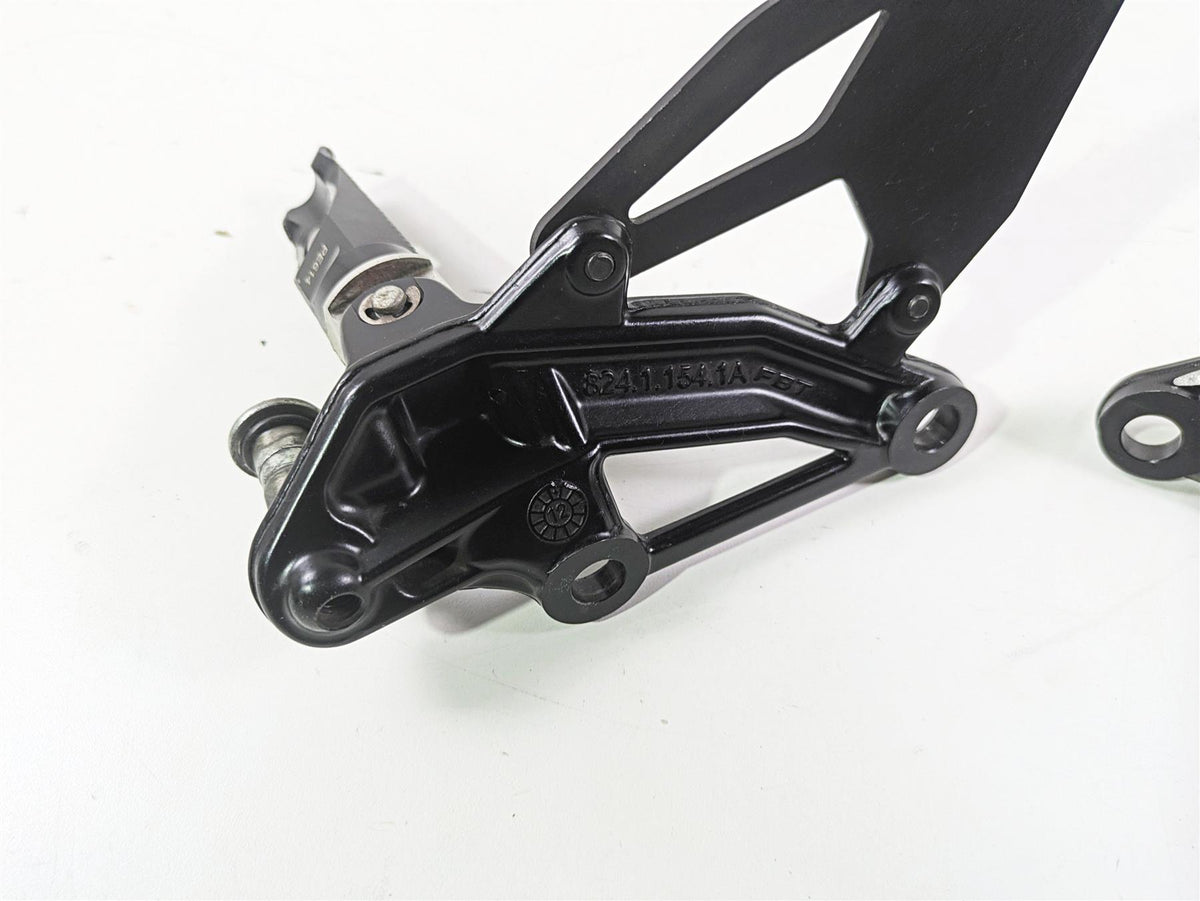 2012 Ducati Streetfighter 848 Rizoma Footpeg Foot Peg Rest PE614 82411541A {{ shop.shopifyCountryName }} - Mototech271
