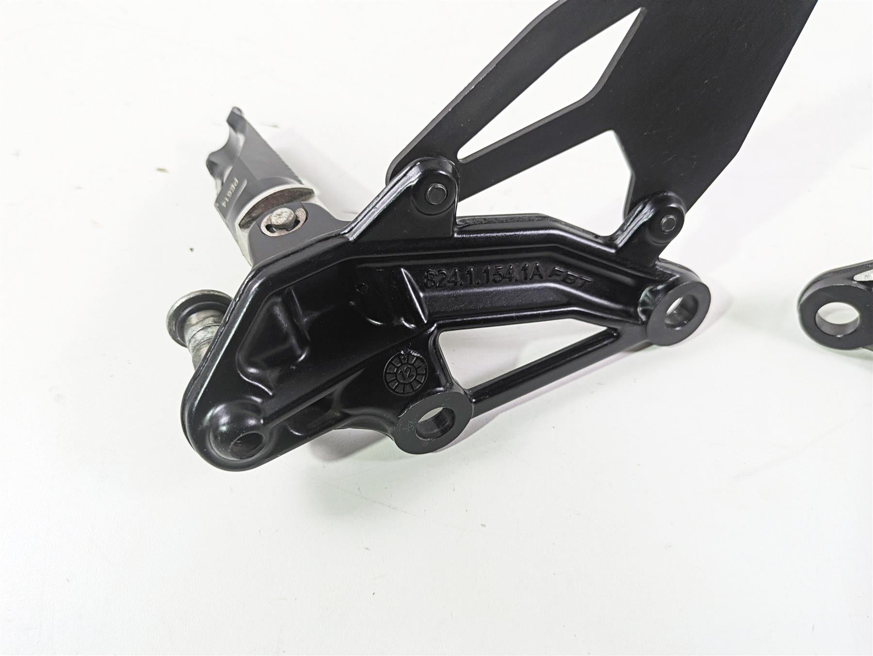 2012 Ducati Streetfighter 848 Rizoma Footpeg Foot Peg Rest PE614 82411541A {{ shop.shopifyCountryName }} - Mototech271