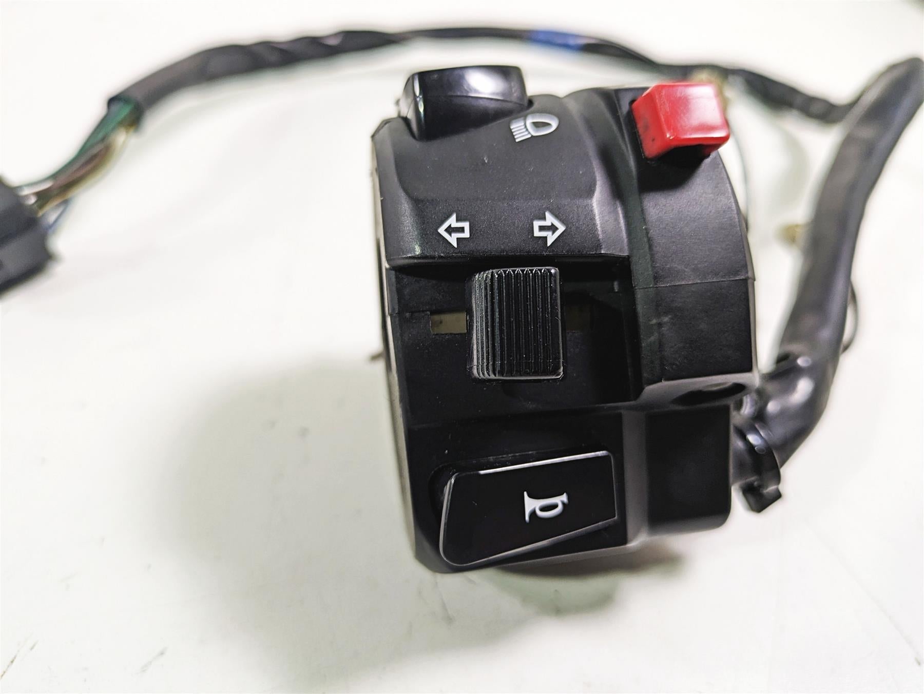 2018 Suzuki GSX1300 R Hayabusa Left Hand Control Switch - Read 37400-18H13 {{ shop.shopifyCountryName }} - Mototech271