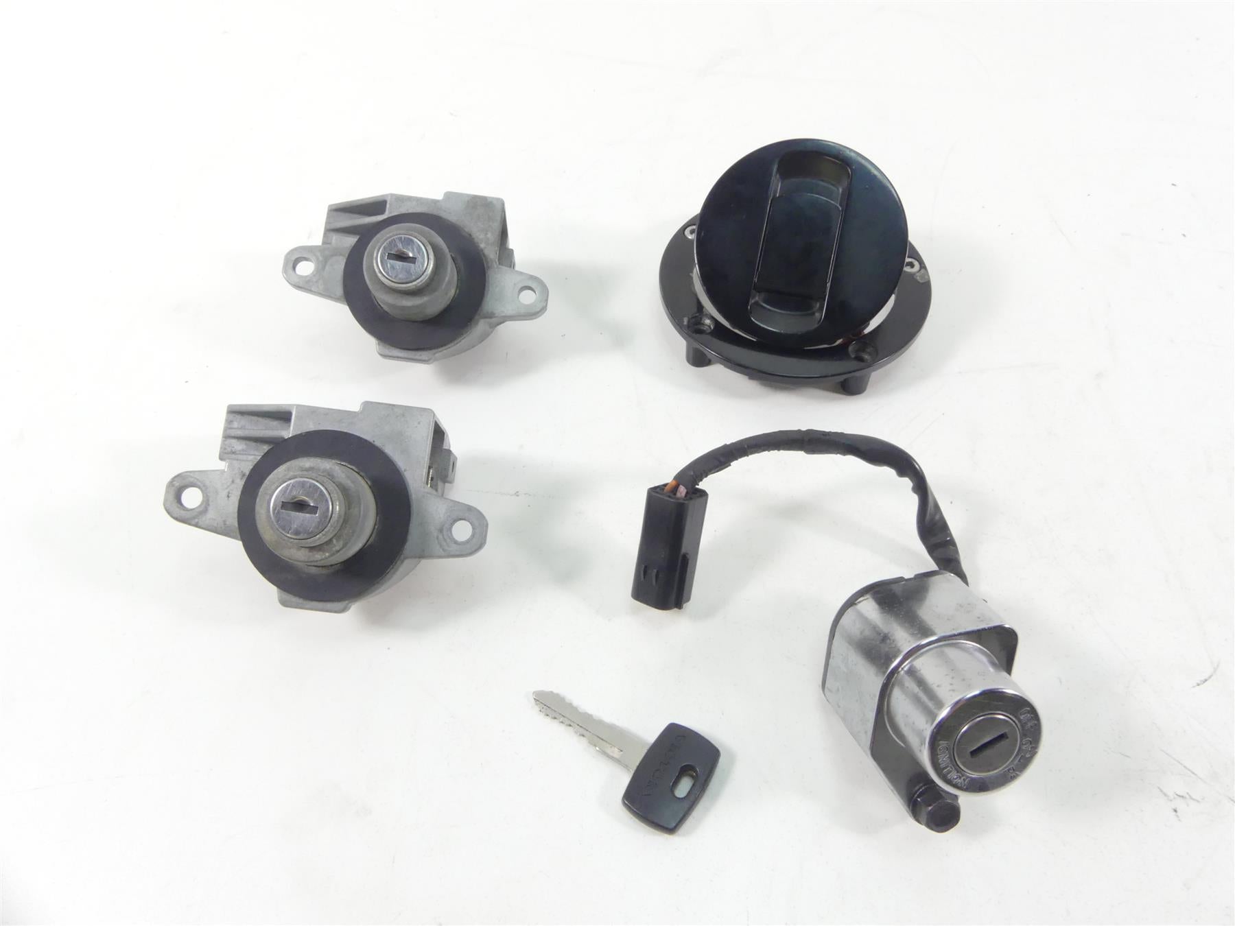 2015 Victory Cross Country 8 Ball Ignition Switch Tank Lid Key Lock Set 4012943 | Mototech271