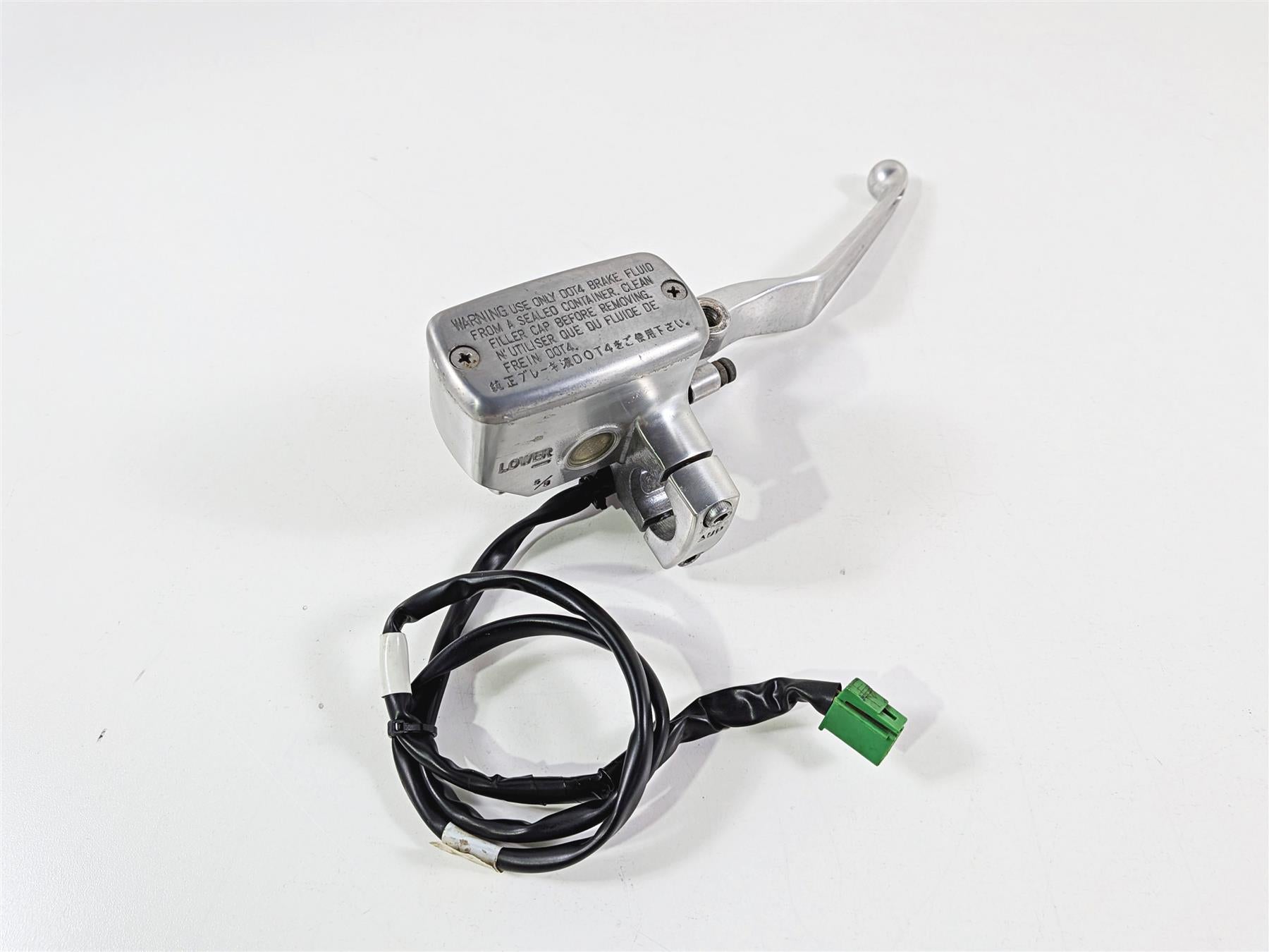 2006 Yamaha XVZ1300 Royal Star Front Brake Master Cylinder 4XY-W2587-01-00 {{ shop.shopifyCountryName }} - Mototech271