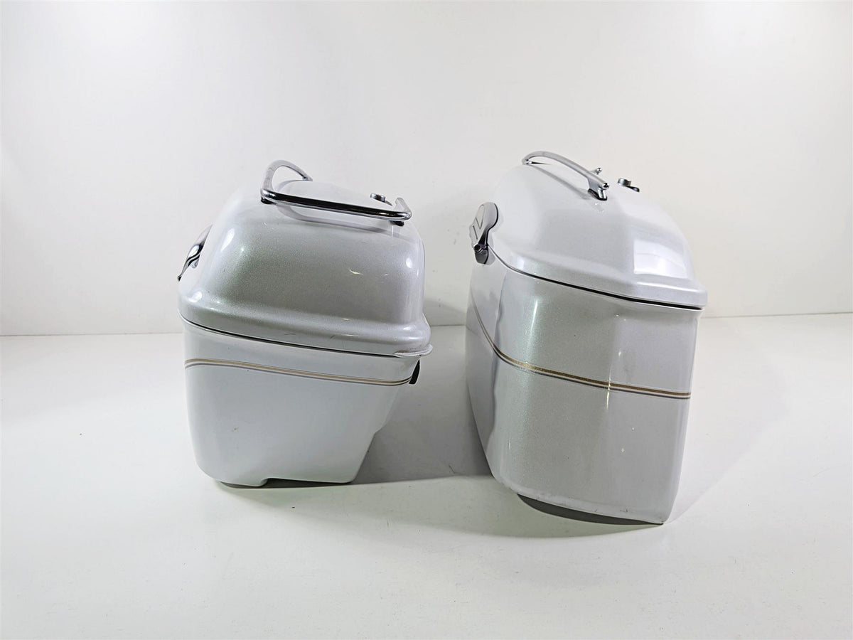 2006 Yamaha XVZ1300 Royal Star Left Right Saddle Bag Set White 4XY-Y2843-2H-P2 {{ shop.shopifyCountryName }} - Mototech271