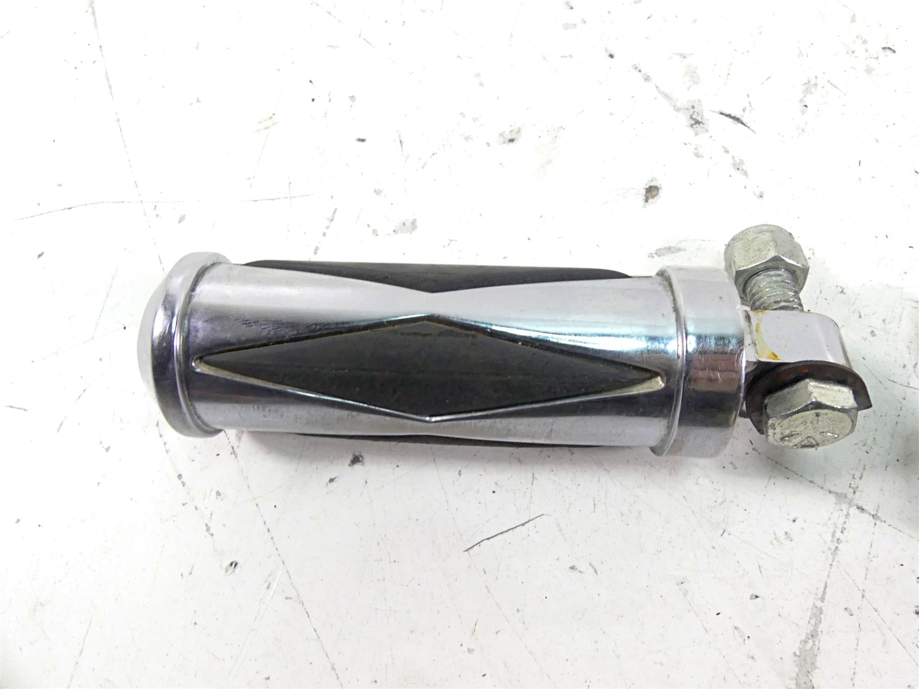 1997 Harley Sportster XL1200 C Rear Passenger Foot Peg Set {{ shop.shopifyCountryName }} - Mototech271