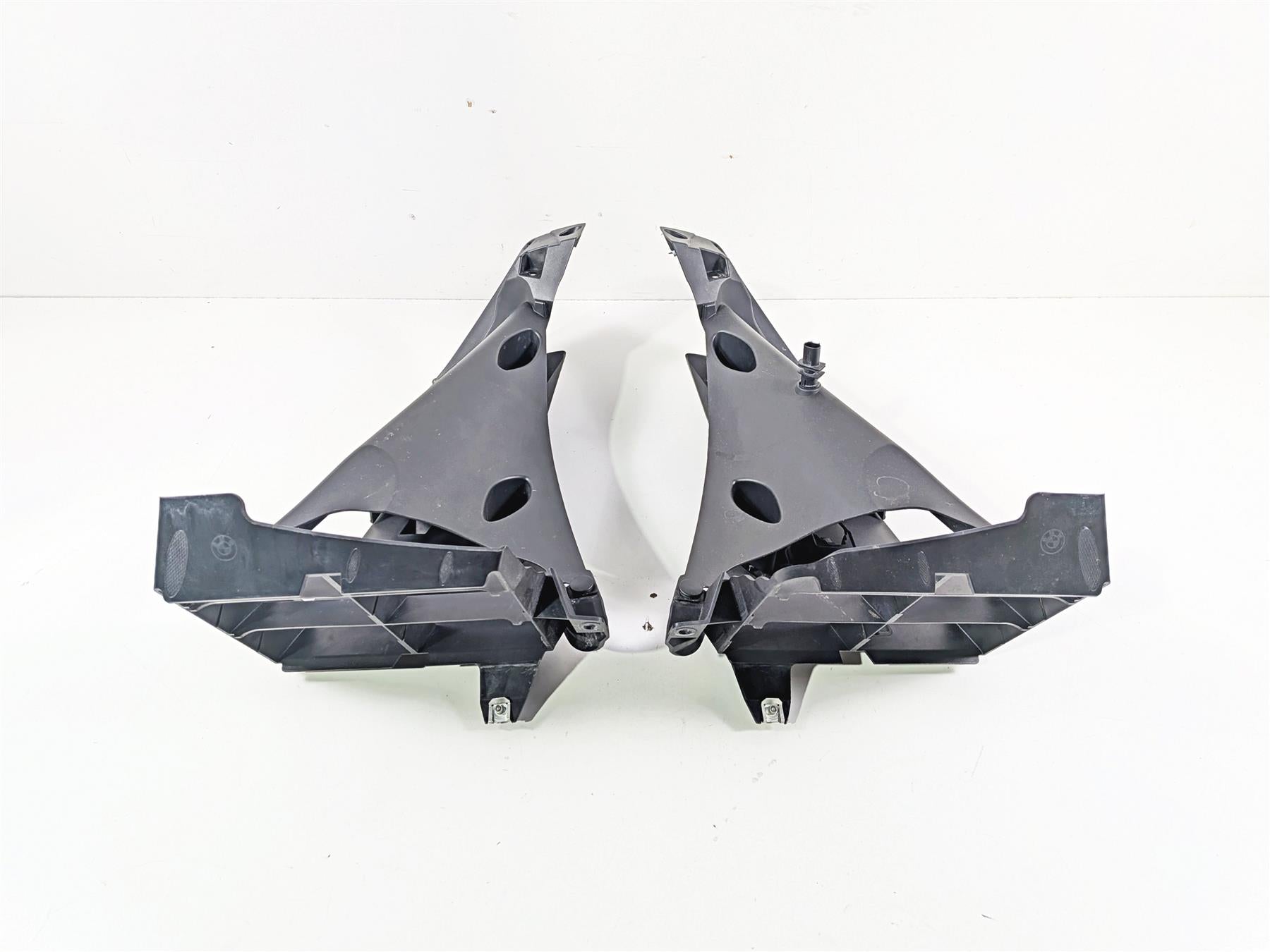 2016 BMW R1200RT RT RTW K52 Radiator Inlet Cover Fairing Shroud 46637728668 {{ shop.shopifyCountryName }} - Mototech271