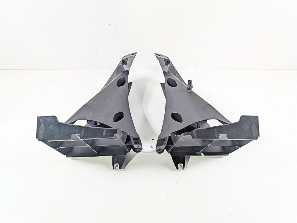 2016 BMW R1200RT RT RTW K52 Radiator Inlet Cover Fairing Shroud 46637728668 {{ shop.shopifyCountryName }} - Mototech271