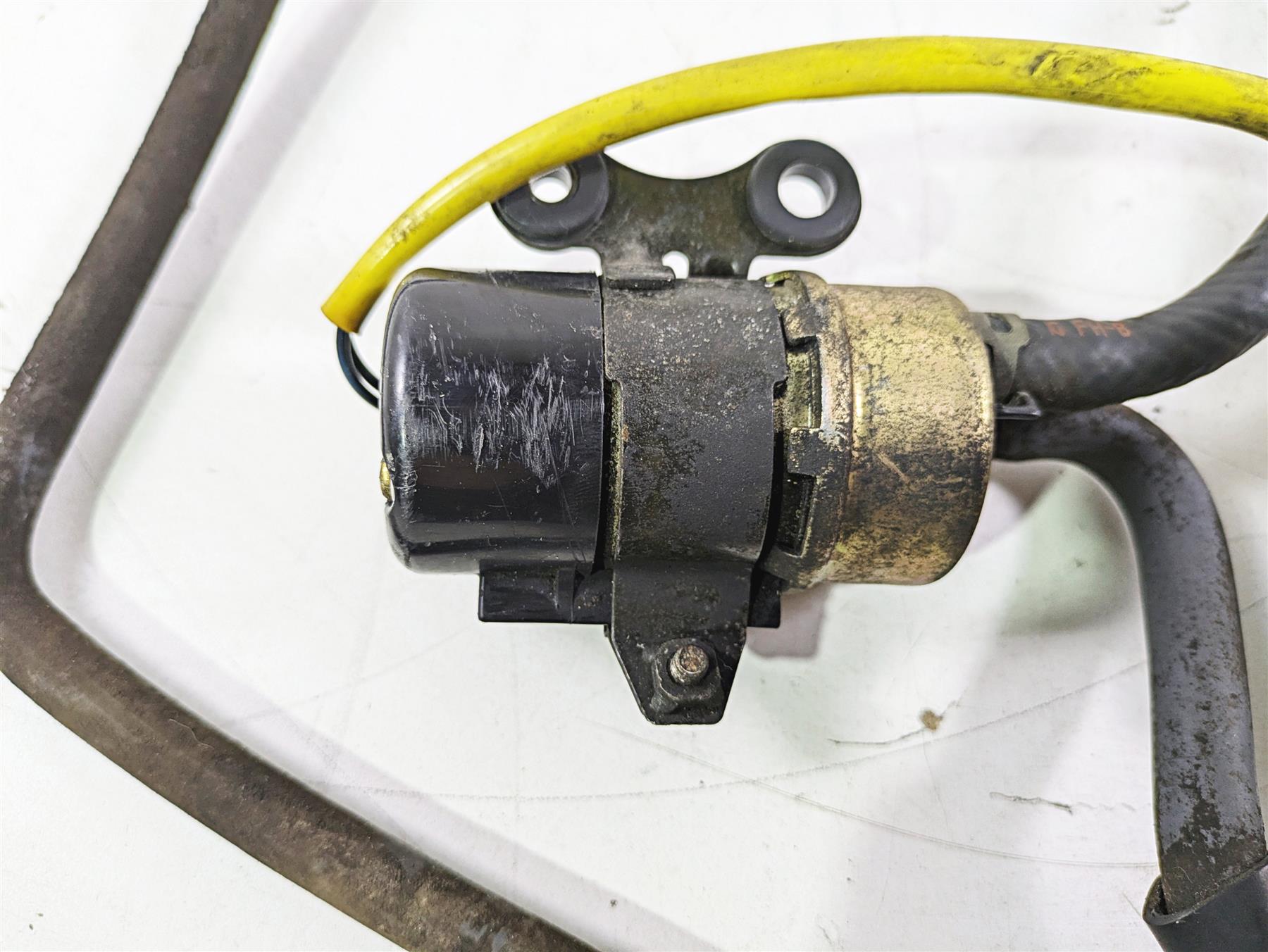 2004 Yamaha XVZ1300 Royal Star Fuel Gas Petrol Pump 4NK-13907-00-00 {{ shop.shopifyCountryName }} - Mototech271