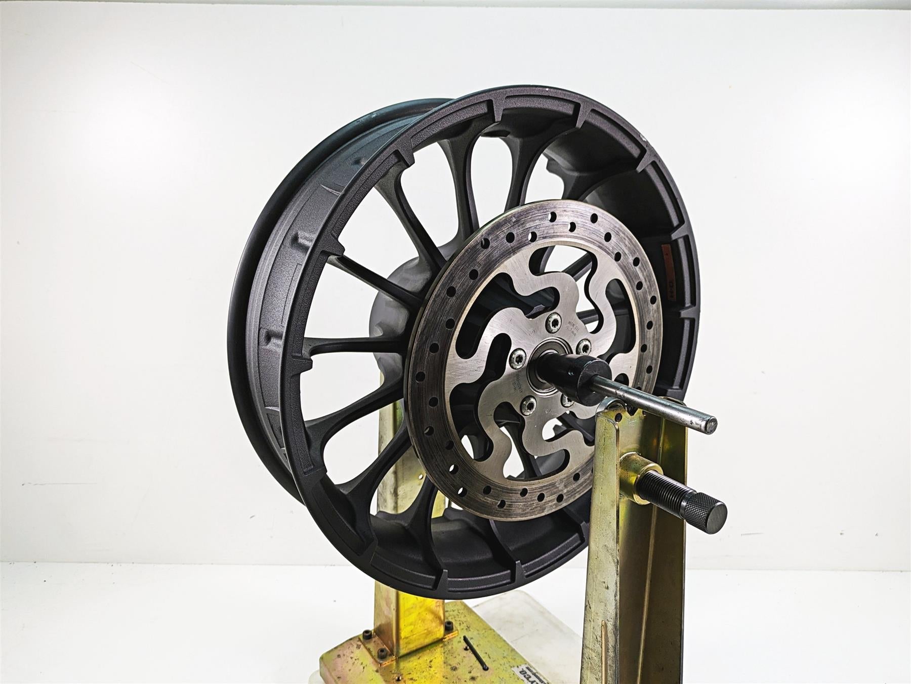 2018 Harley Touring FLHXSE CVO Street Glide Rear Wheel Rim 18x5 Talon 40900517 {{ shop.shopifyCountryName }} - Mototech271