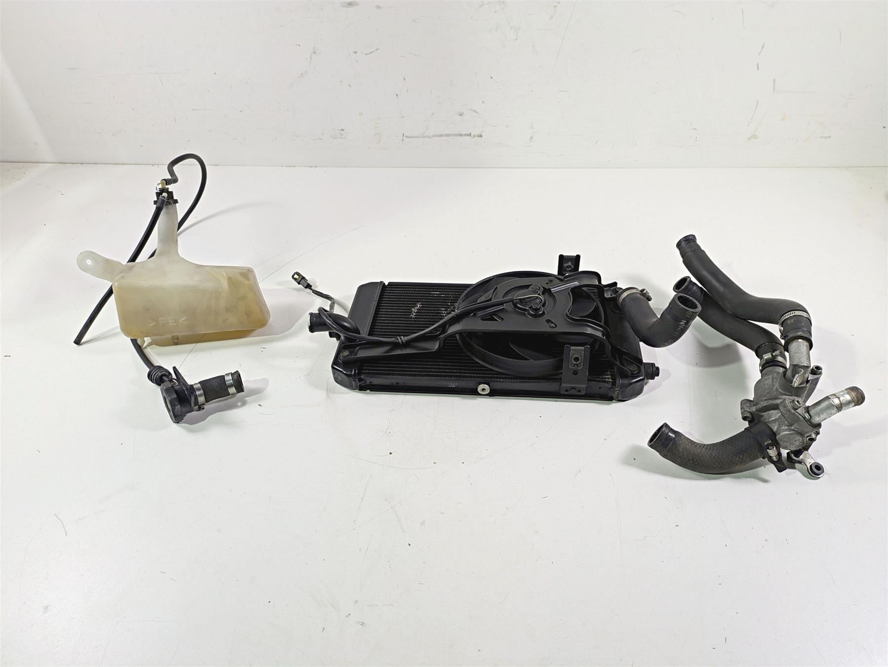2008 Yamaha XVS1300 V-Star Tourer Radiator Fan Reservoir - READ 3D8-12461-00-00 {{ shop.shopifyCountryName }} - Mototech271