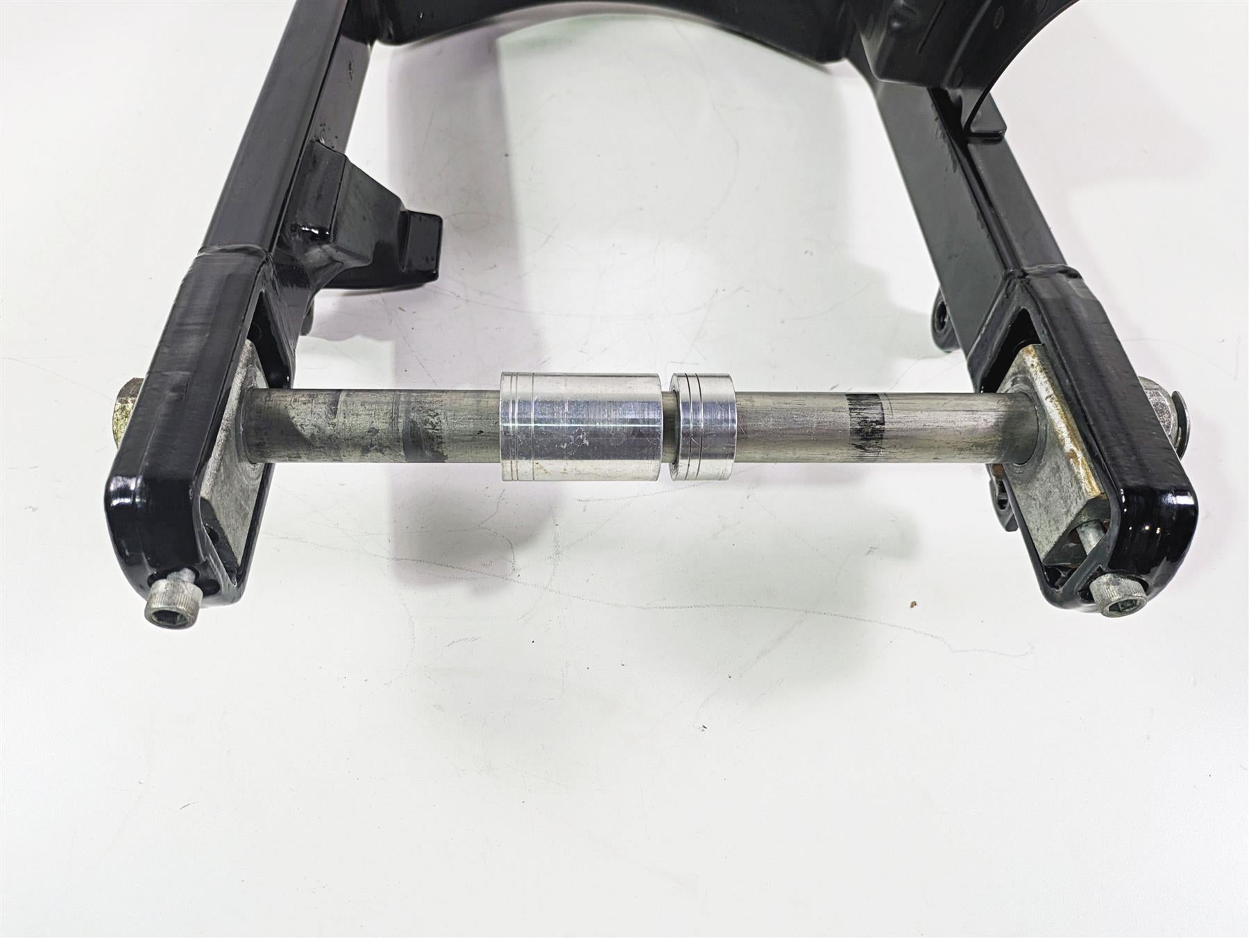 2009 Harley FXDC Dyna Super Glide Rear Swingarm + Axle & Belt Guards 47820-06 {{ shop.shopifyCountryName }} - Mototech271
