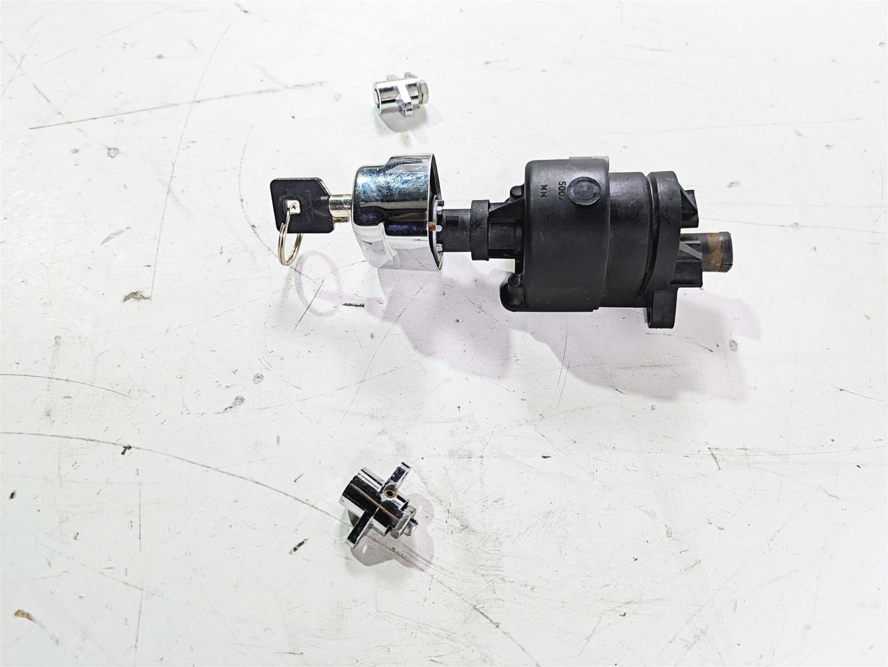 2015 Harley Touring FLHTKL E -Glide Low Ignition Switch Key Set - Read 71400012B {{ shop.shopifyCountryName }} - Mototech271
