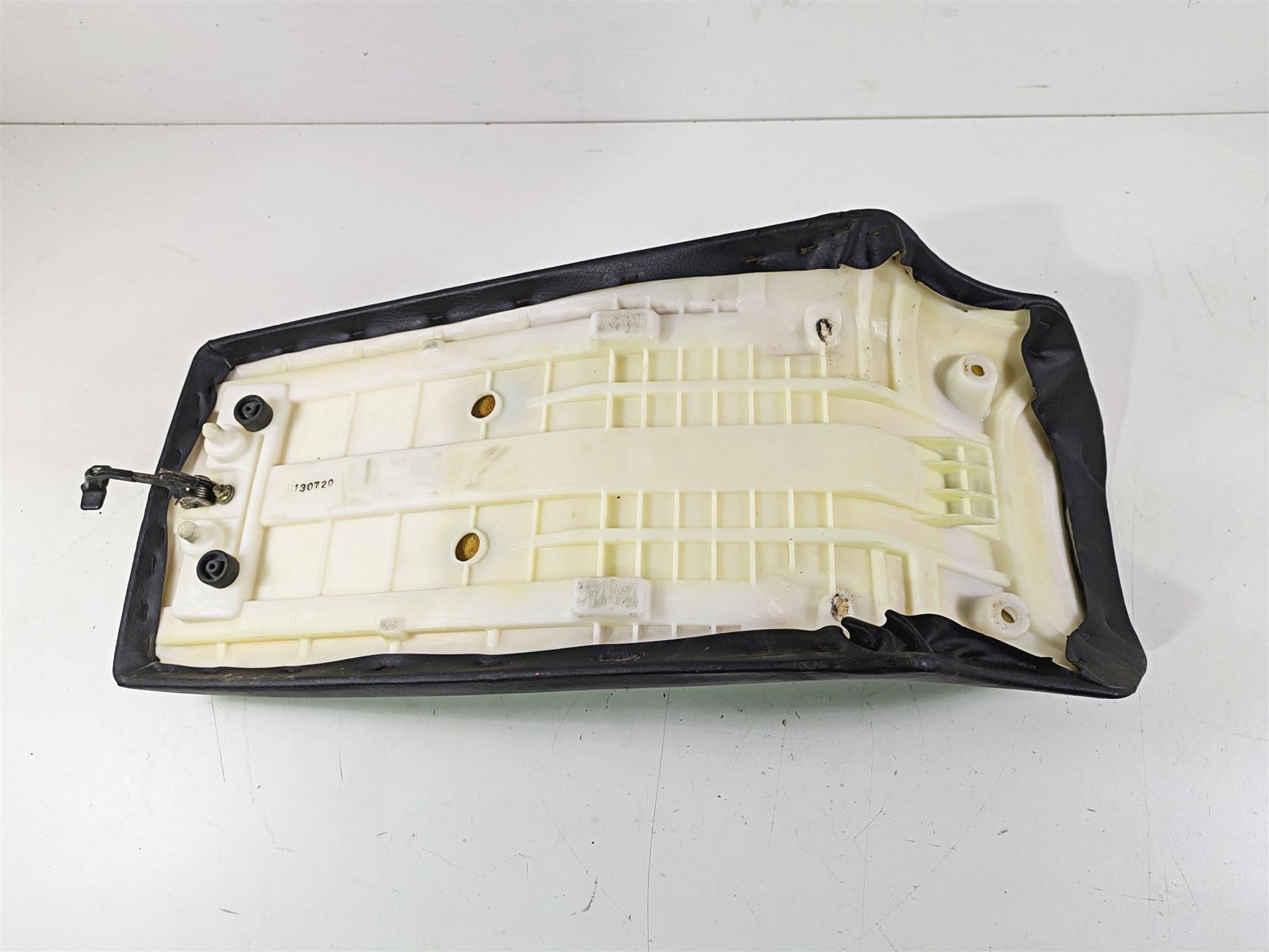 2001 Yamaha Banshee YFZ350 Oem Stock Seat Saddle 5FK-24710 {{ shop.shopifyCountryName }} - Mototech271