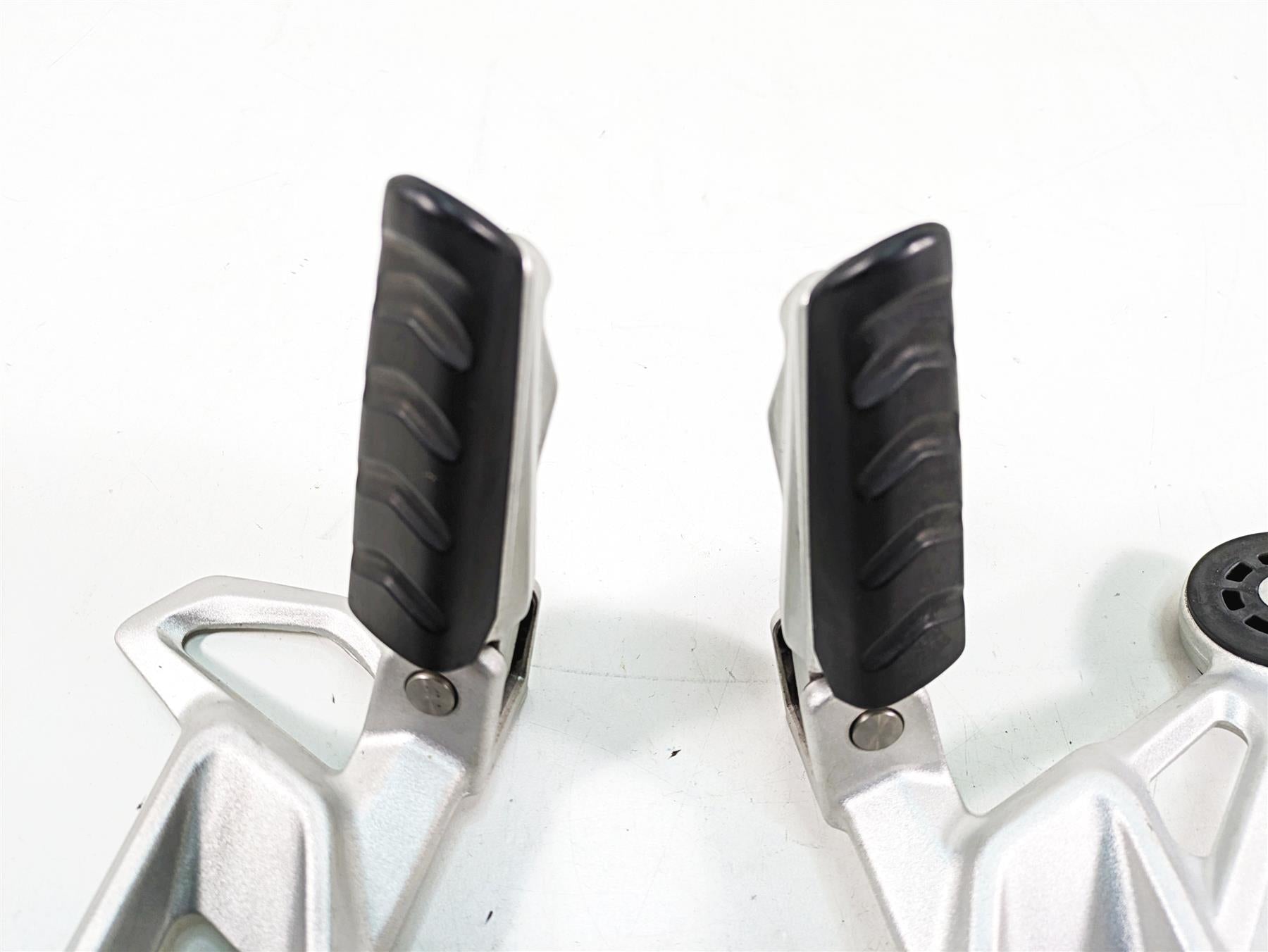 2016 BMW R1200R K53 Rear Passenger Foot Peg Rest Set 46718540798 46718540799 {{ shop.shopifyCountryName }} - Mototech271