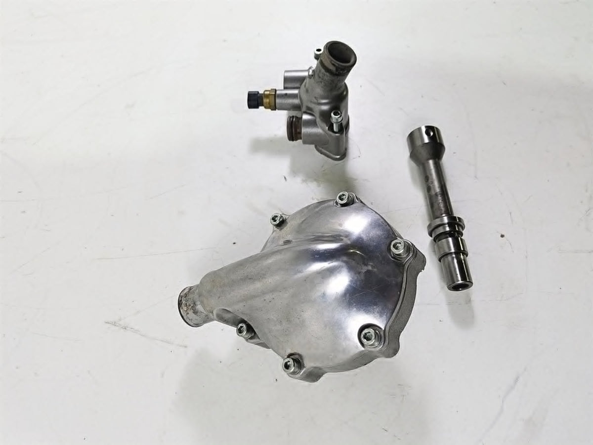 2010 Harley VRSCF Muscle Rod Waterpump Water Pump Housing Set 26750-01KA {{ shop.shopifyCountryName }} - Mototech271