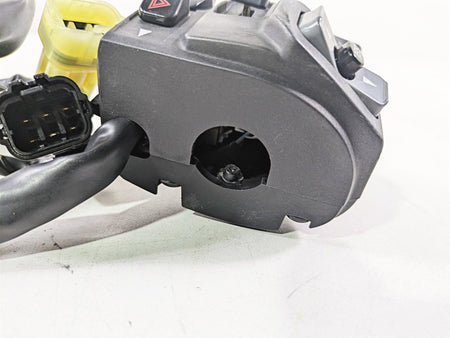 2020 Kawasaki ZX6R Ninja Left Hand Light Blinker Control Switch 46091-0613 {{ shop.shopifyCountryName }} - Mototech271