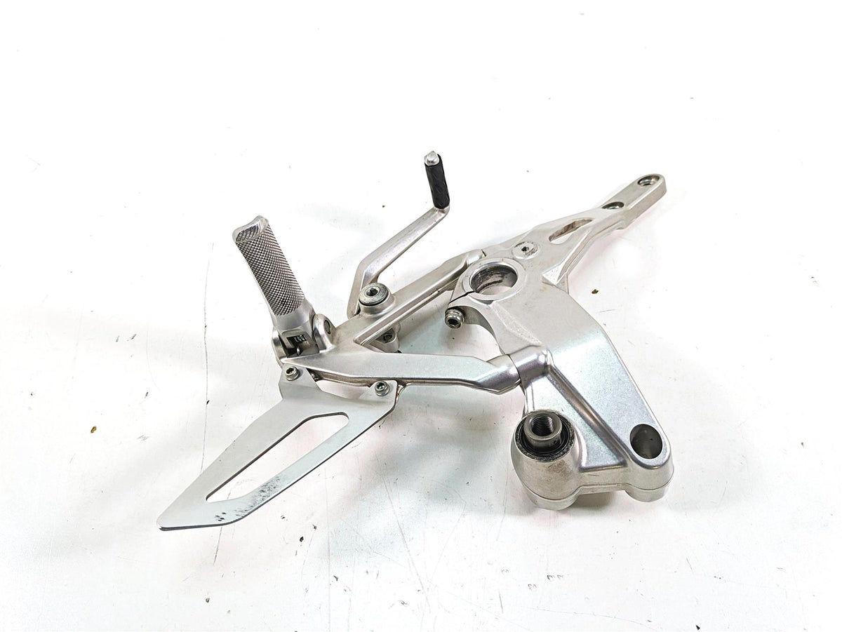 2016 Ducati Panigale 1299 S Left Footpeg Frame Holder & Shifter 82421862AA {{ shop.shopifyCountryName }} - Mototech271