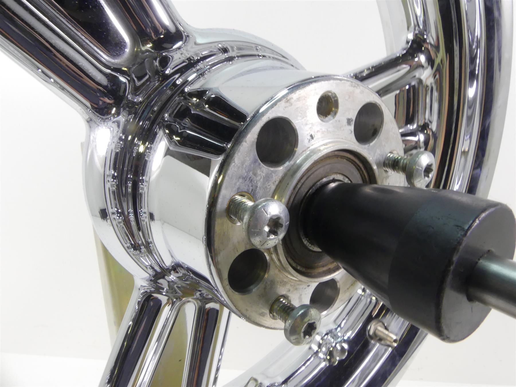 2004 Harley FLHTC SE CVO Electra Glide Front Wheel Rim 16x3 43478-04 {{ shop.shopifyCountryName }} - Mototech271